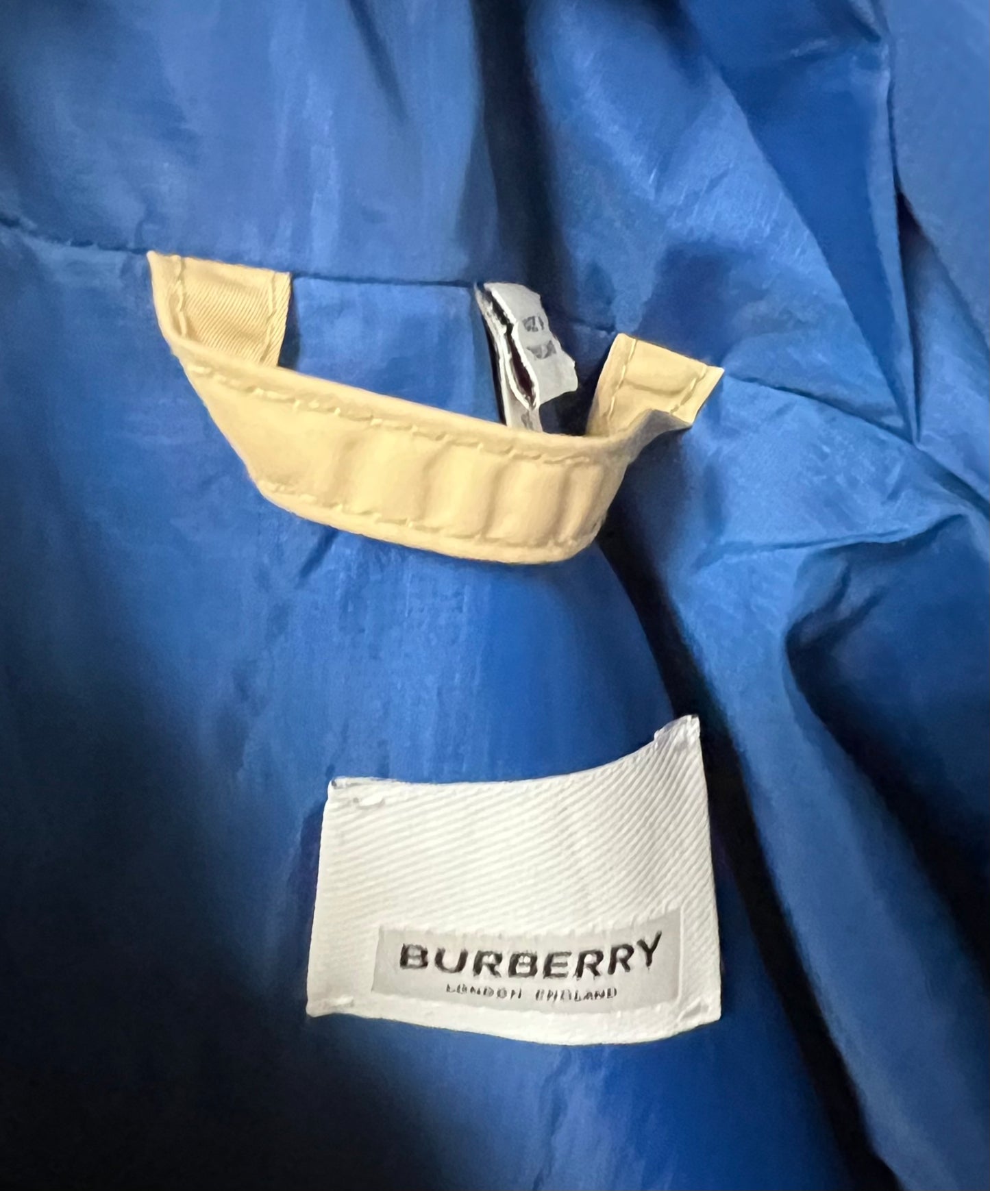 Burberry London Nylon Jacket XL size (🇵🇭P16,340)