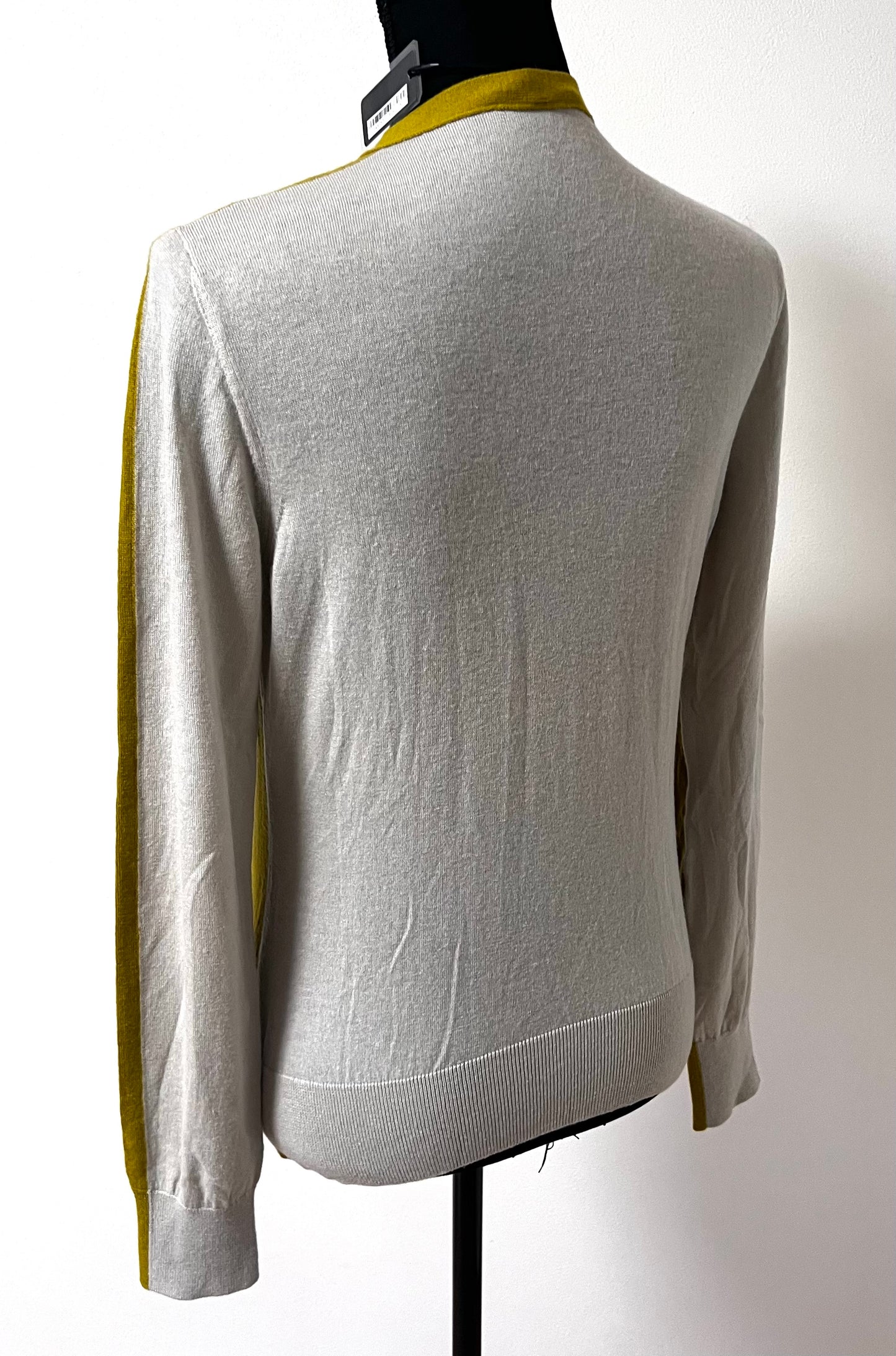 Loro Piana  ladies Cardigan Size 44 /M  (🇵🇭P10,320)