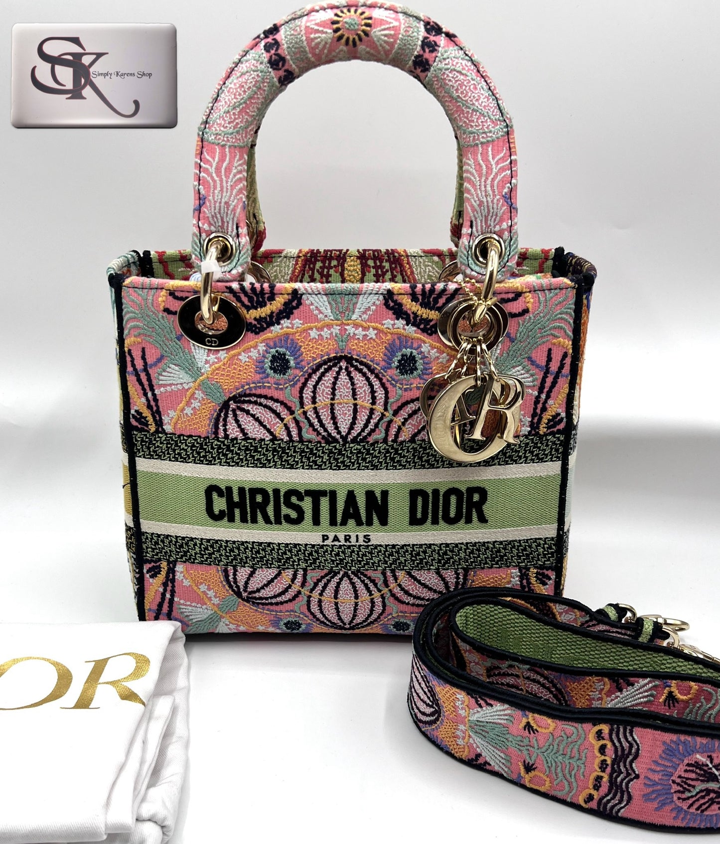 Christian Dior Lady Dior D lite MM size   🇵🇭P187,200🇵🇭