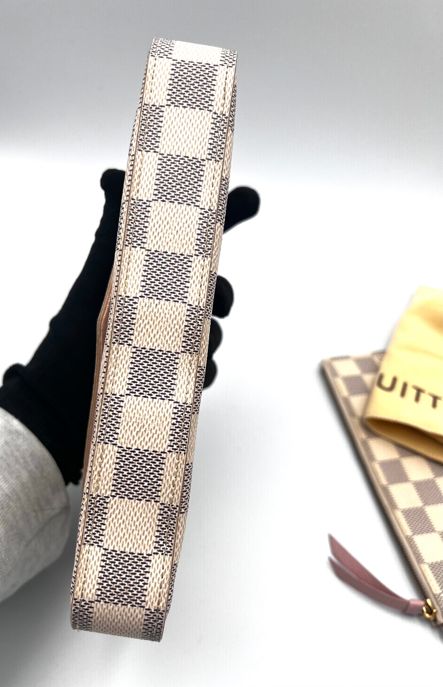 Louis Vuitton Felicie Azur Pochette wallet on chain         (🇵🇭P63,640)