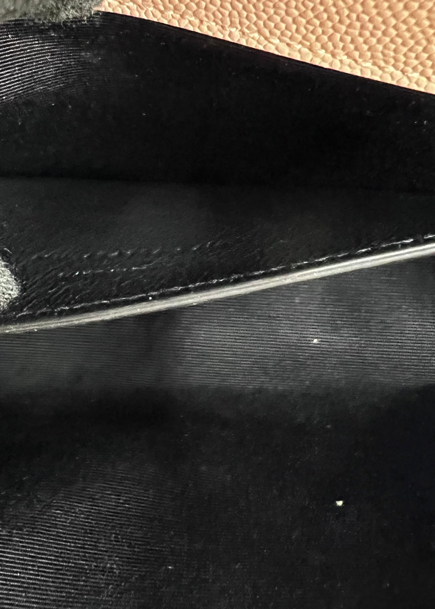 Yves Saint Laurent Kate with Tassel Flap Chain Bag             (🇵🇭P59,340)