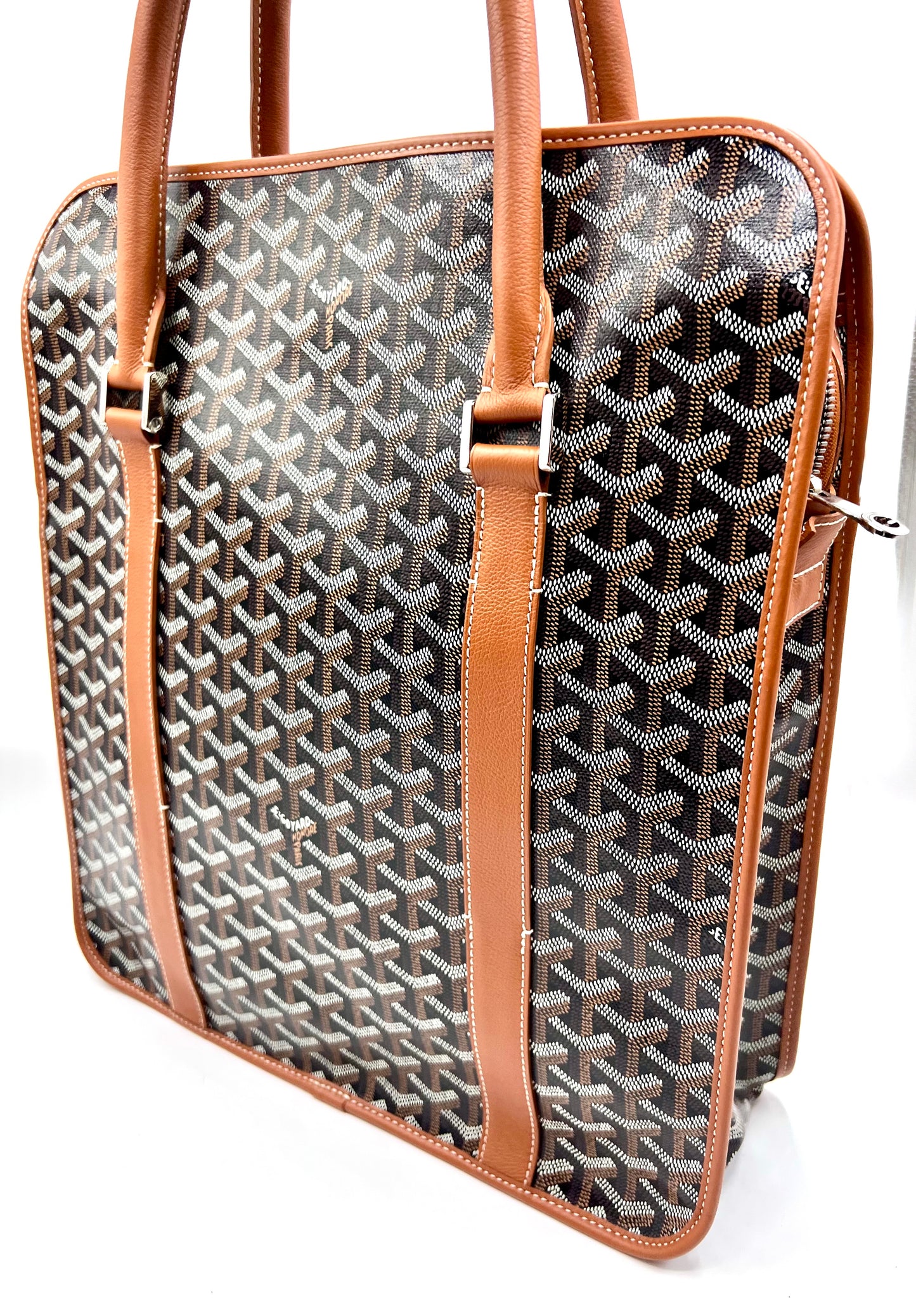 Goyard Bourgogne Tan Vertical Tote (🇵🇭P154,809)