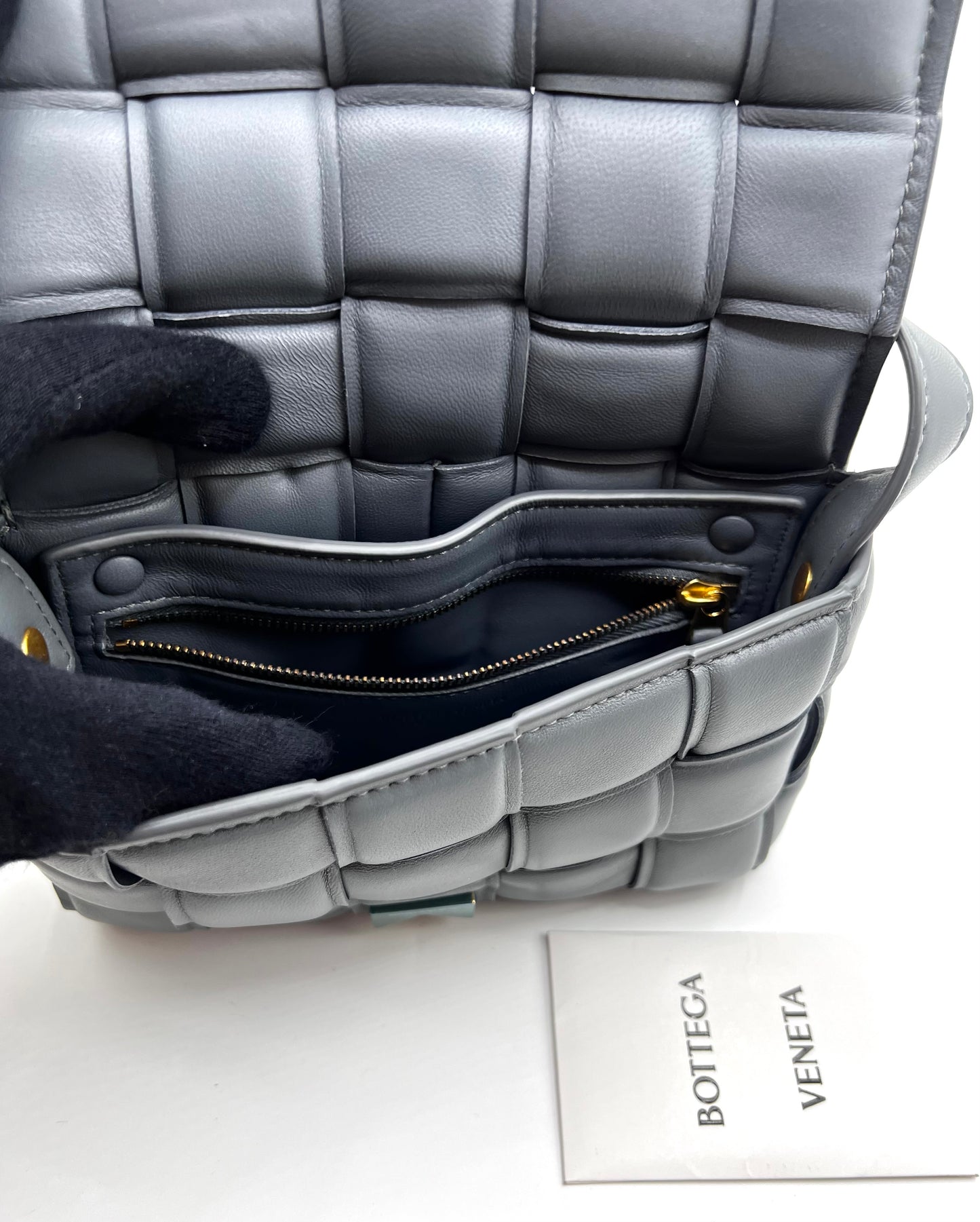 Bottega Venetta Gray Small Padded Cassette Crossbody Bag  (🇵🇭P63,640)