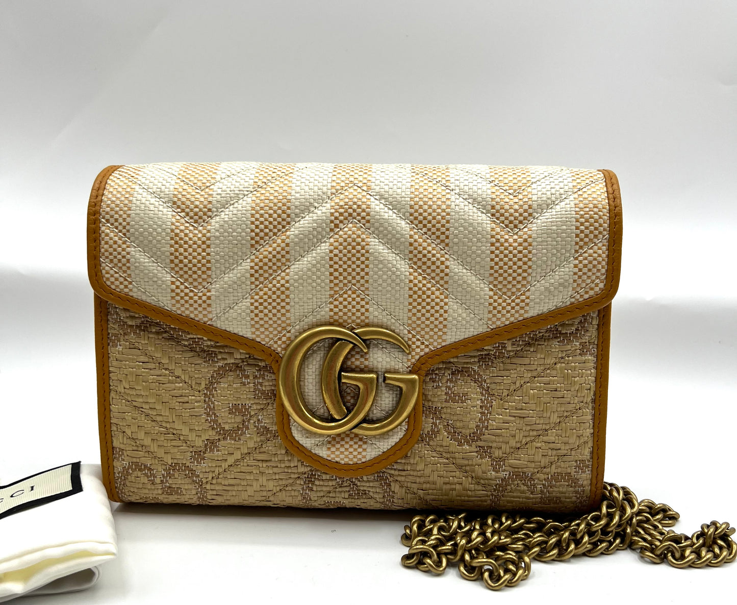Gucci GG Marmont Raffia Flap wallet on chain    (🇵🇭P59,340)