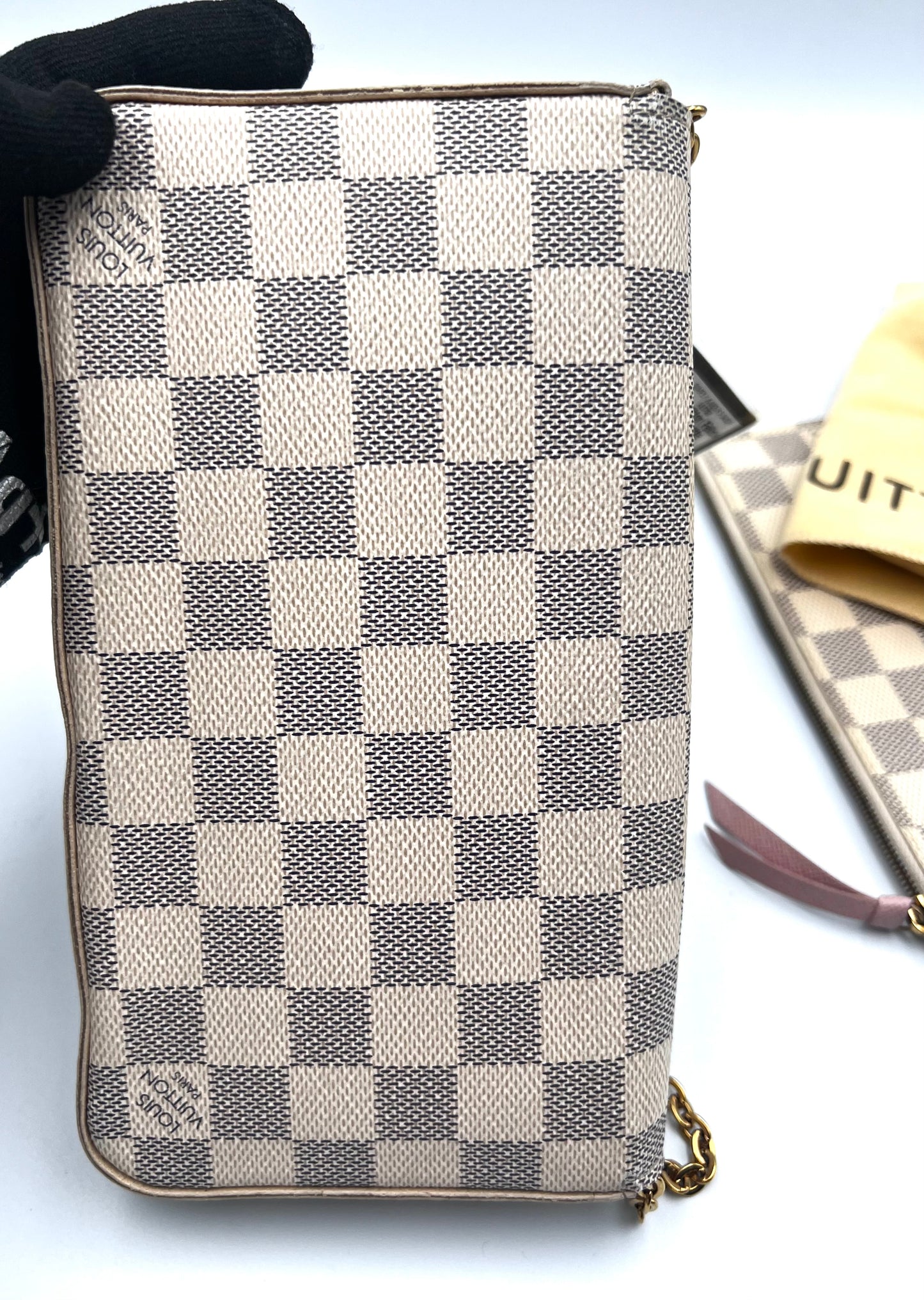 Louis Vuitton Felicie Azur Pochette wallet on chain         (🇵🇭P63,640)