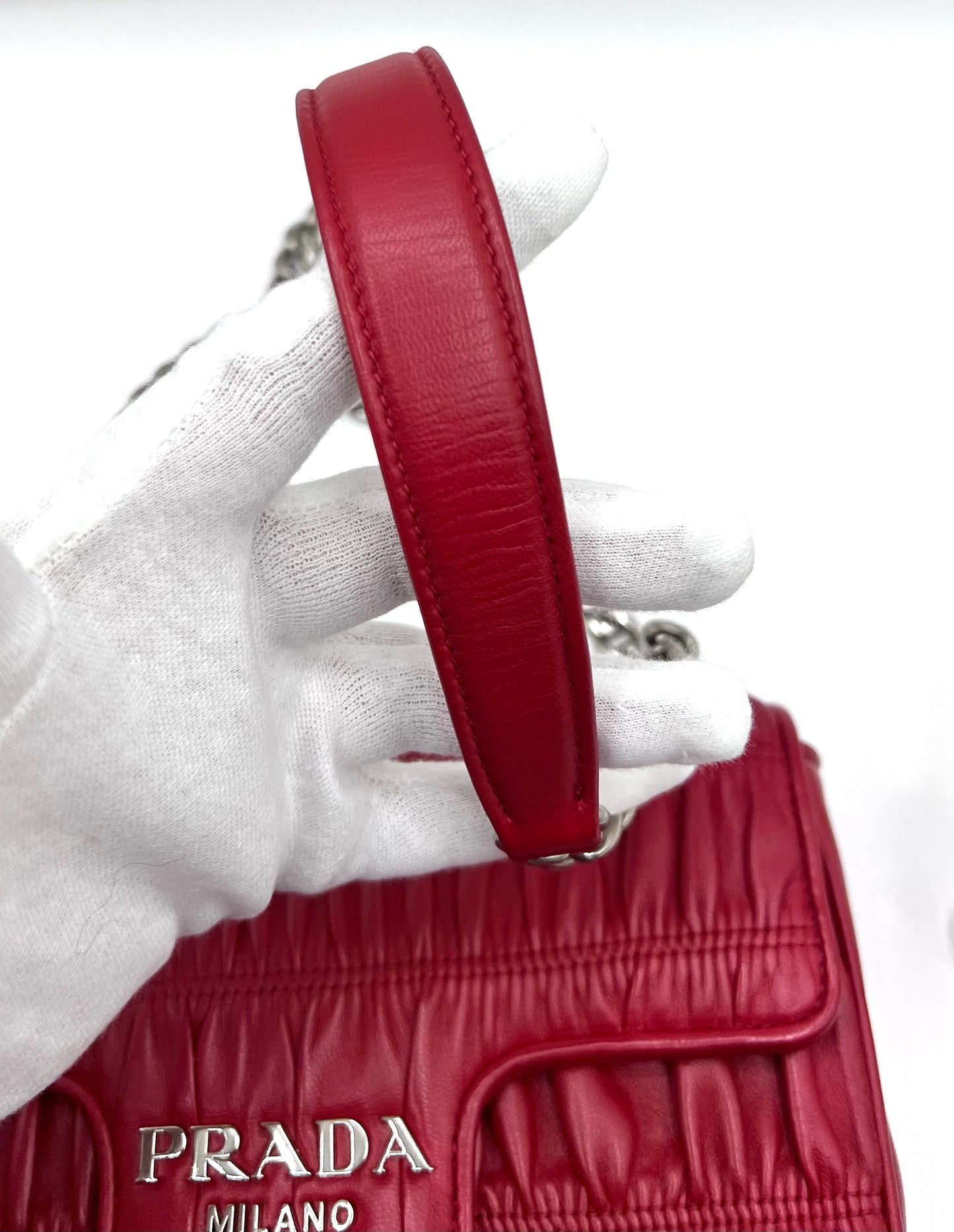 Prada Nappa Gaufre Red Flap Chain Bag  (🇵🇭P51,600)