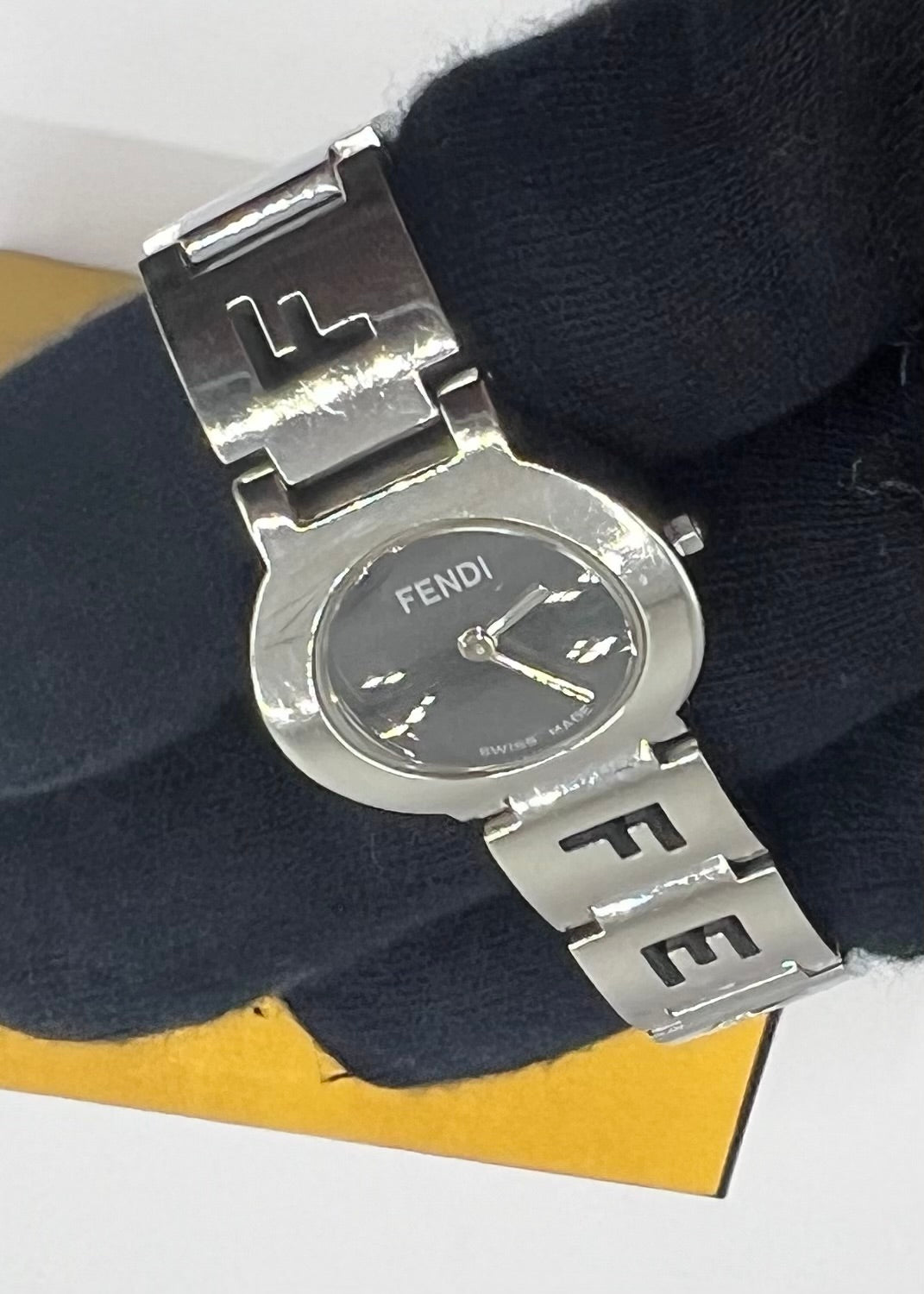 FENDI STAINLESS STEEL 3050 LADIES QUARTZ WATCH