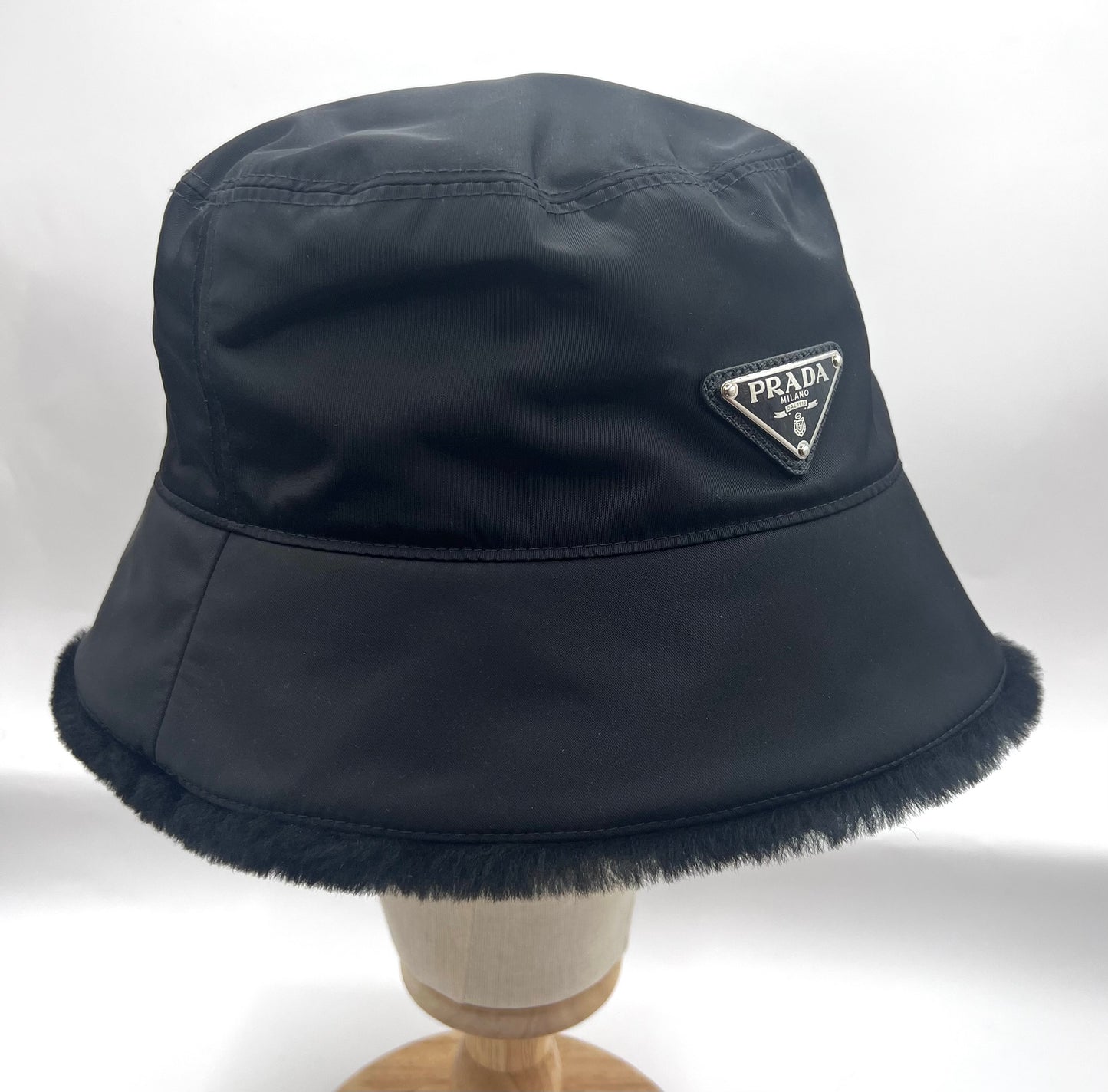 Prada Re-Nylon Fur Bucket Hat M size   (🇵🇭P26,660)