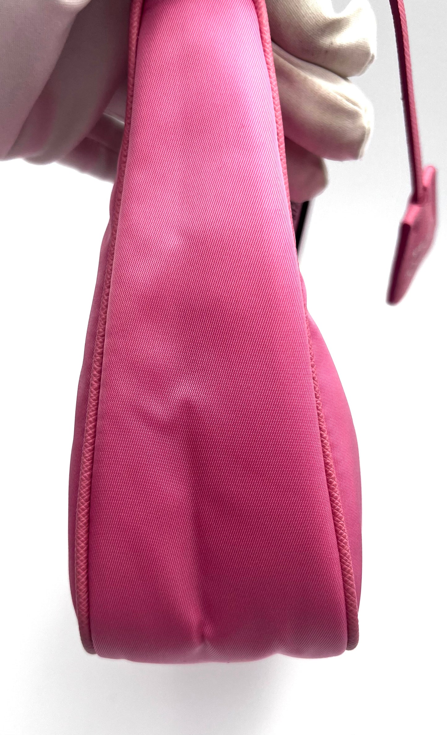 Prada Tessuto Nylon Sakura Pink Re-Edition 2005 Crossbody Bag (🇵🇭P72,240)