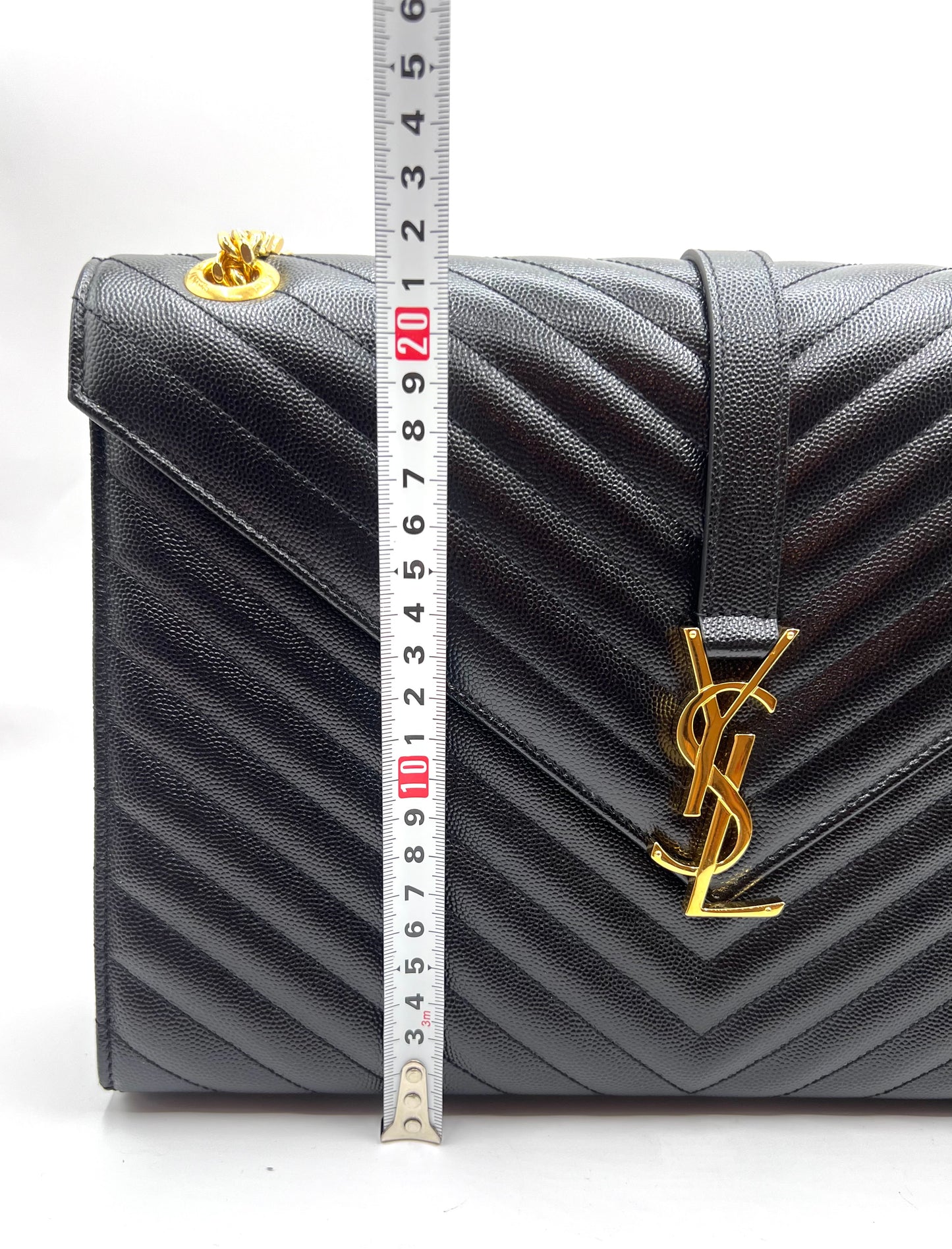 Yves Saint Laurent Chevron Large Envelope Flap Chain Shoulder Bag  (🇵🇭P94,600)