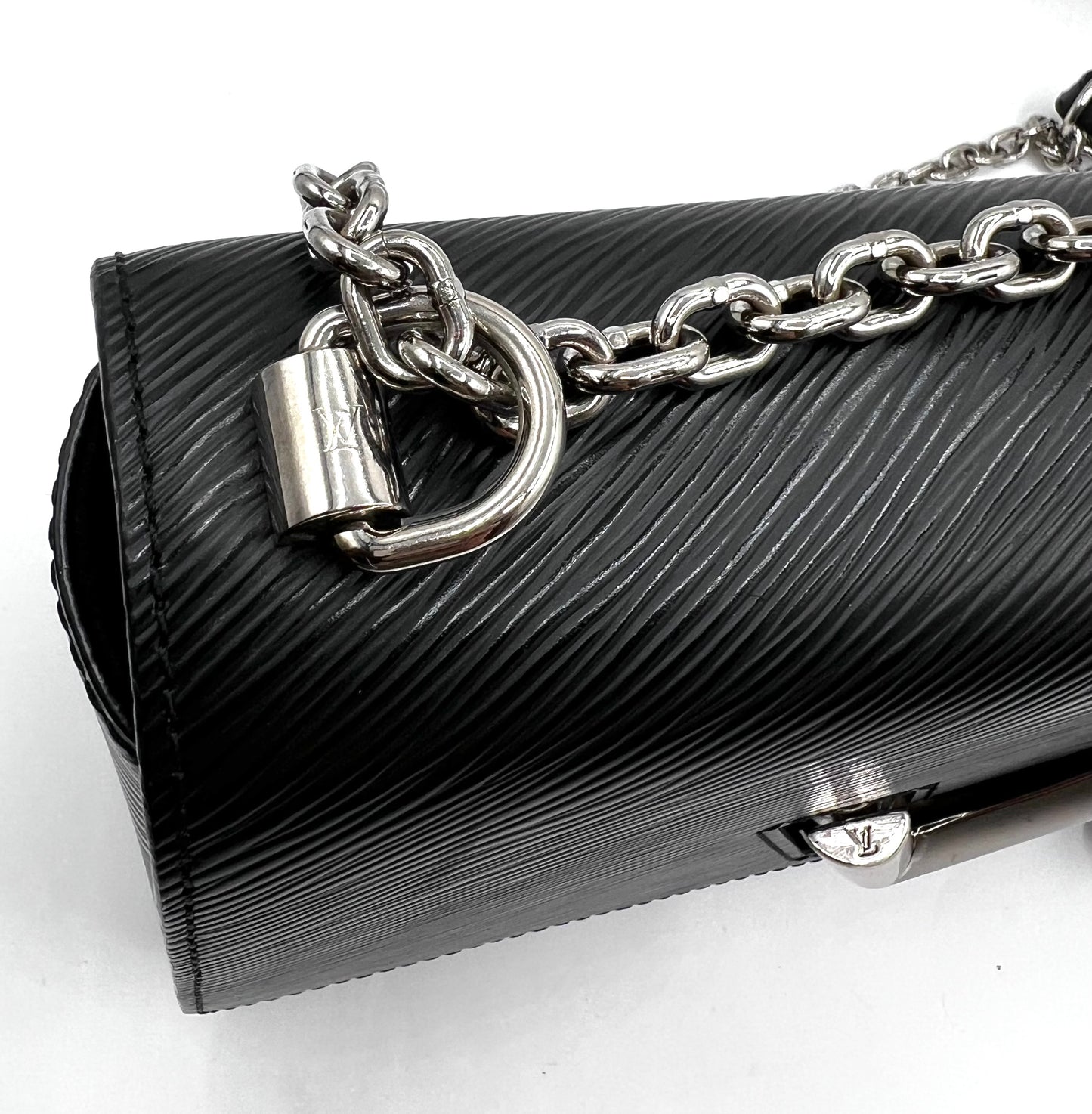 Louis Vuitton Black Epi Twist Flap Chain Shoulder Bag Mm size (🇵🇭P107,500)