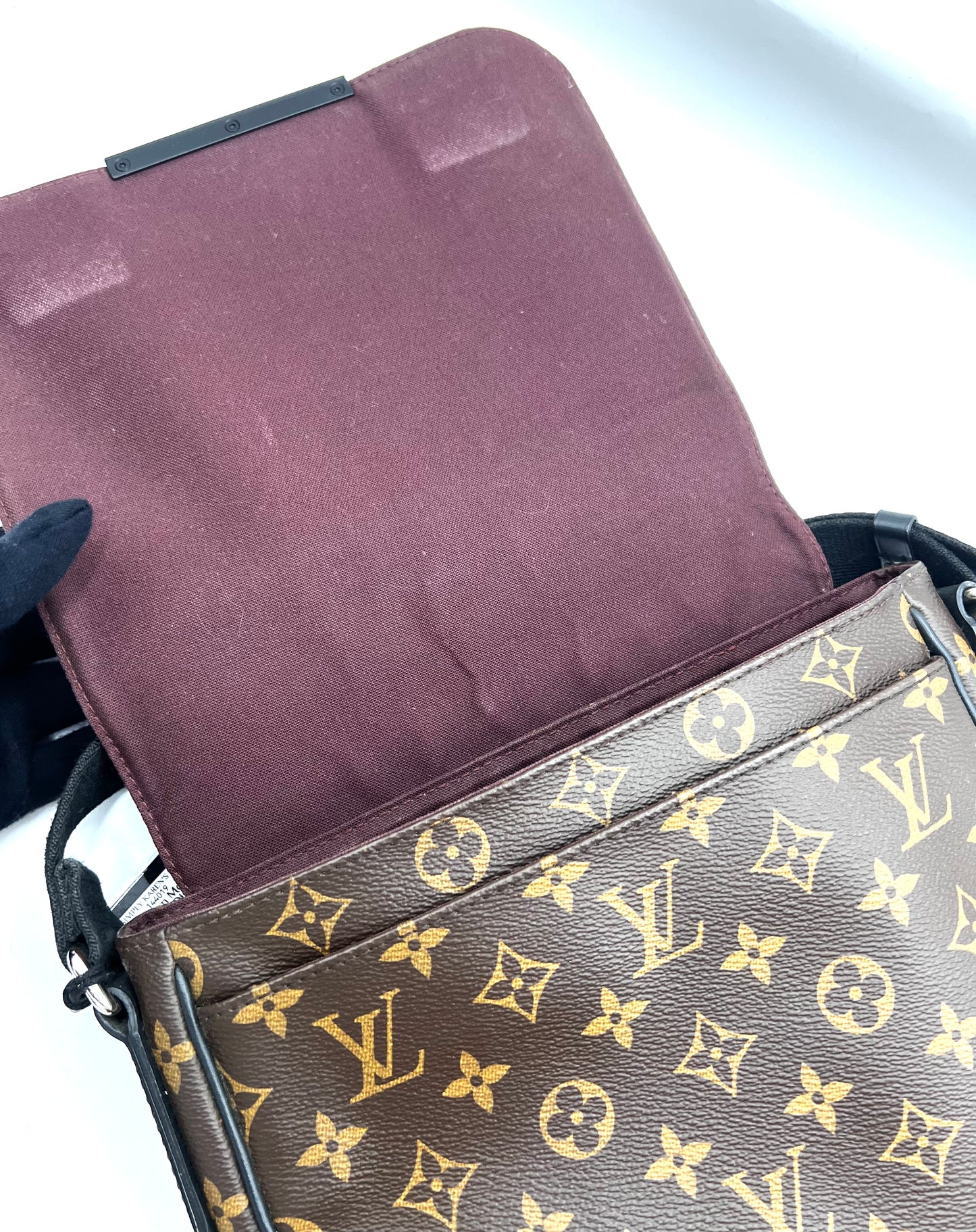 Louis Vuitton Monogram Macassar District Pm size messenger bag  (🇵🇭P62,350)