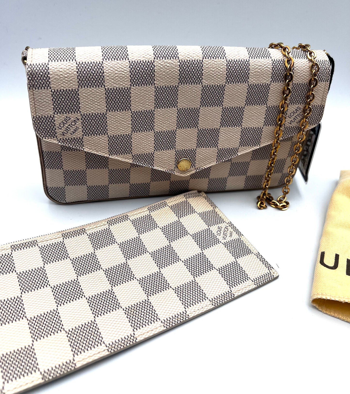 Louis Vuitton Felicie Azur Pochette wallet on chain         (🇵🇭P63,640)