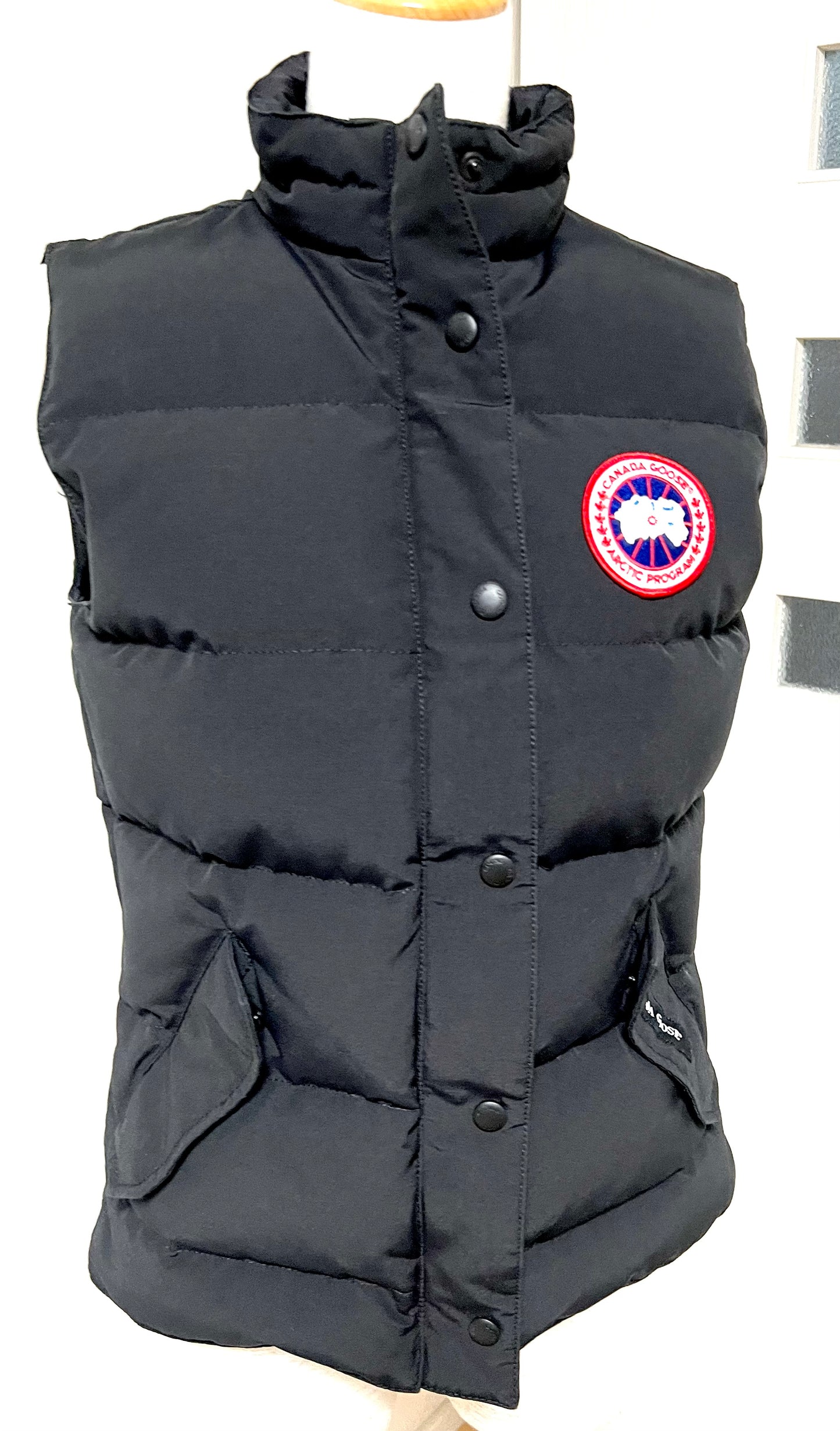 Canada Goose Black Down Vest S~M Size (🇵🇭P23,220)
