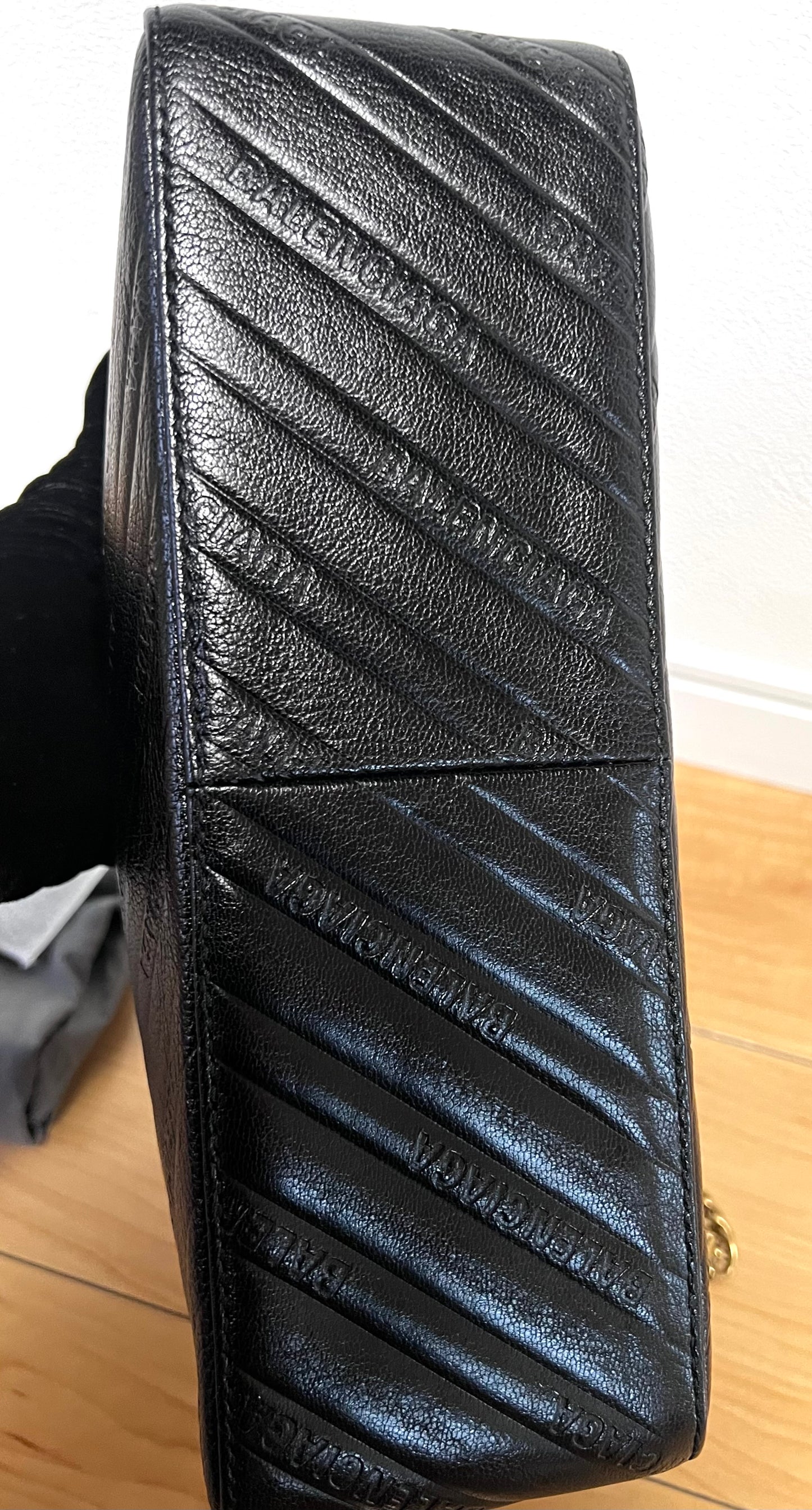 Balenciaga BB Black Leather Chain Shoulder Bag MM size   (🇵🇭P59,340)