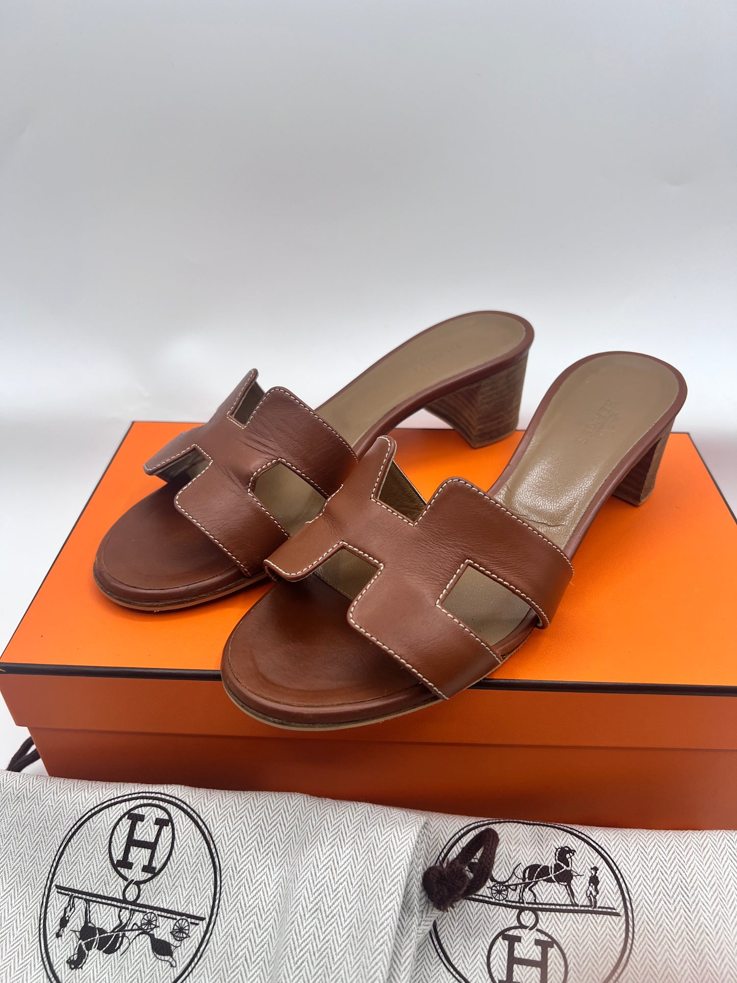 Hermes Oasis Gold Size 36