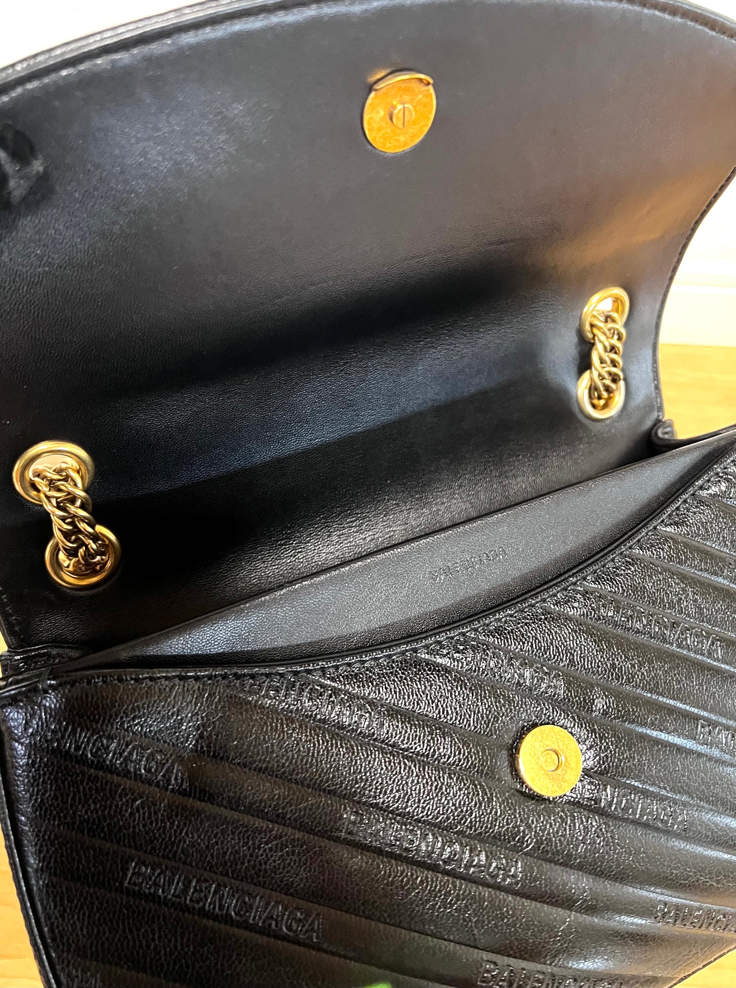 Balenciaga BB Black Leather Chain Shoulder Bag MM size   (🇵🇭P59,340)