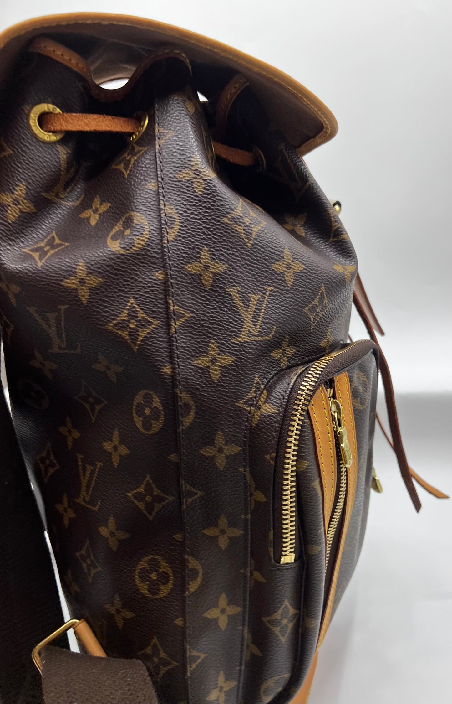 Louis Vuitton Monogram Bosphore Back Pack               (🇵🇭P77,400)