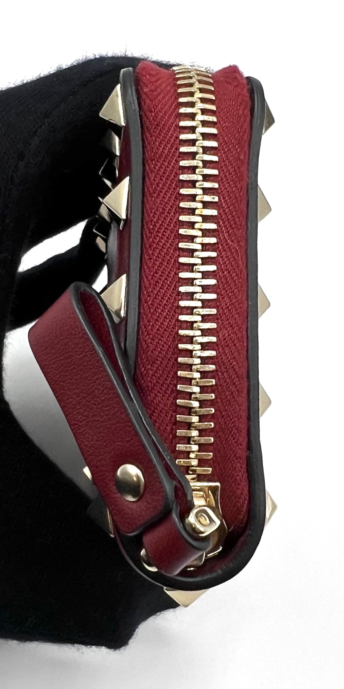 Valentino Garavani Burgundy Zip Around Wallet w/ Rock Studs (🇵🇭P11,180)