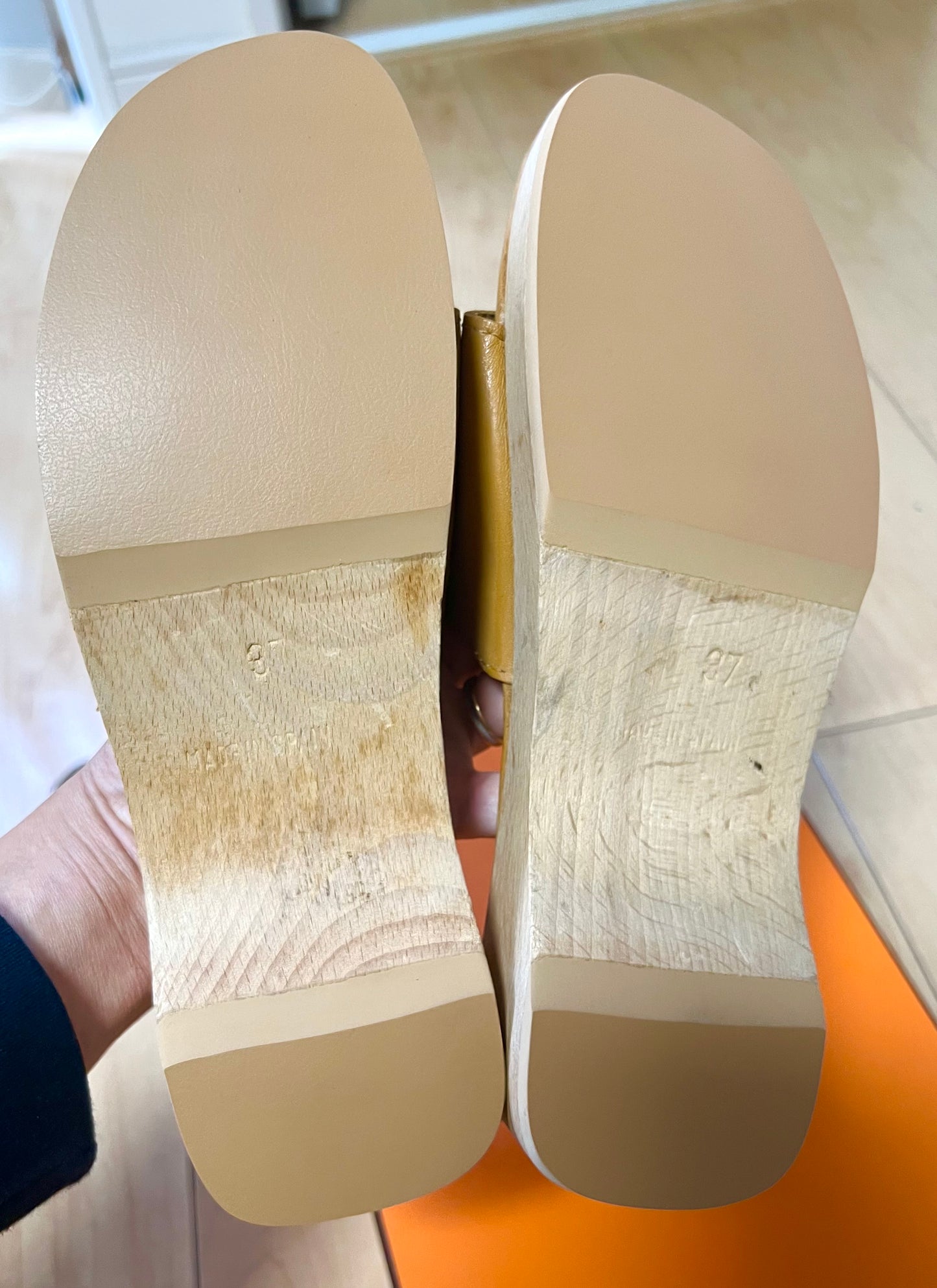 Hermes Evelyn Leather Clogs Wood Sole Sandals Size 37    (🇵🇭P18,920)