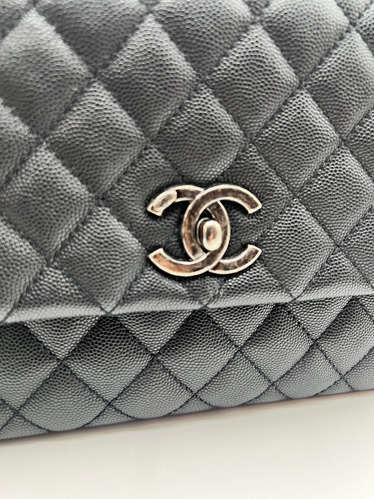 Chanel Caviar Coco python handle Matlase 2 way Bag series 23 mm size     (🇵🇭P361,200)