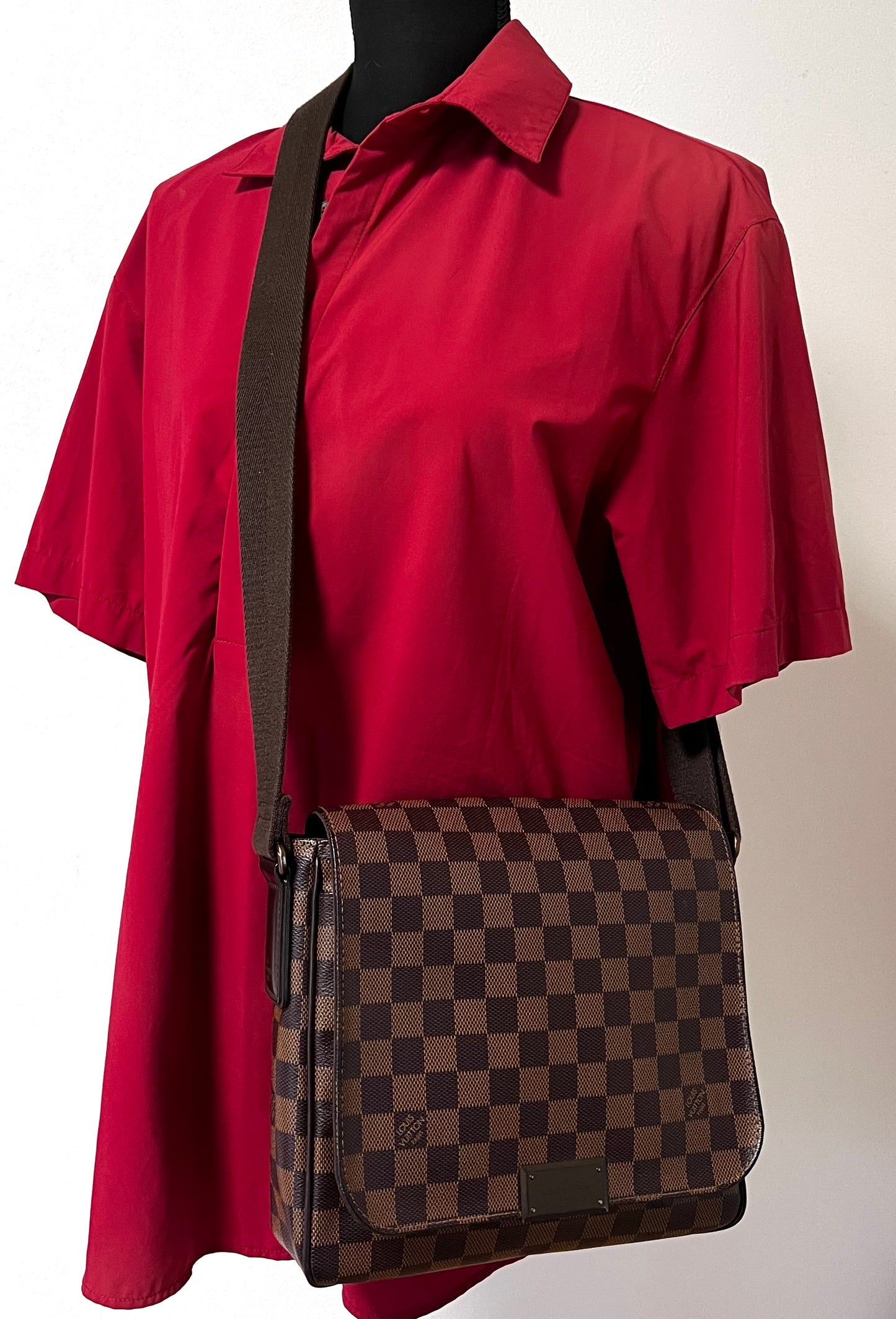Louis Vuitton District Damier Ebene Pm size Crossbody Bag                      (🇵🇭P55,040)