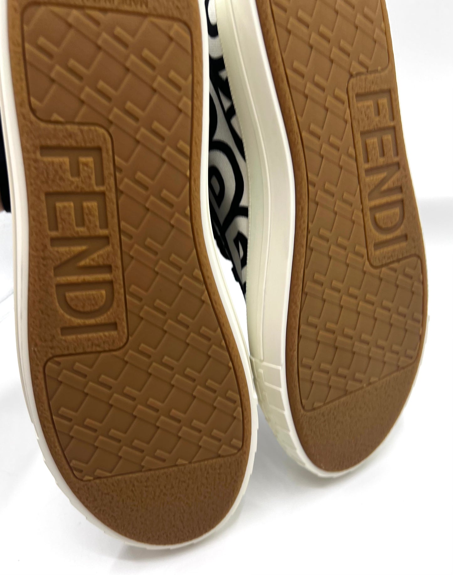 Fendi Domino High Top Sneakers size 8 (26cm) women     (🇵🇭P20,640)