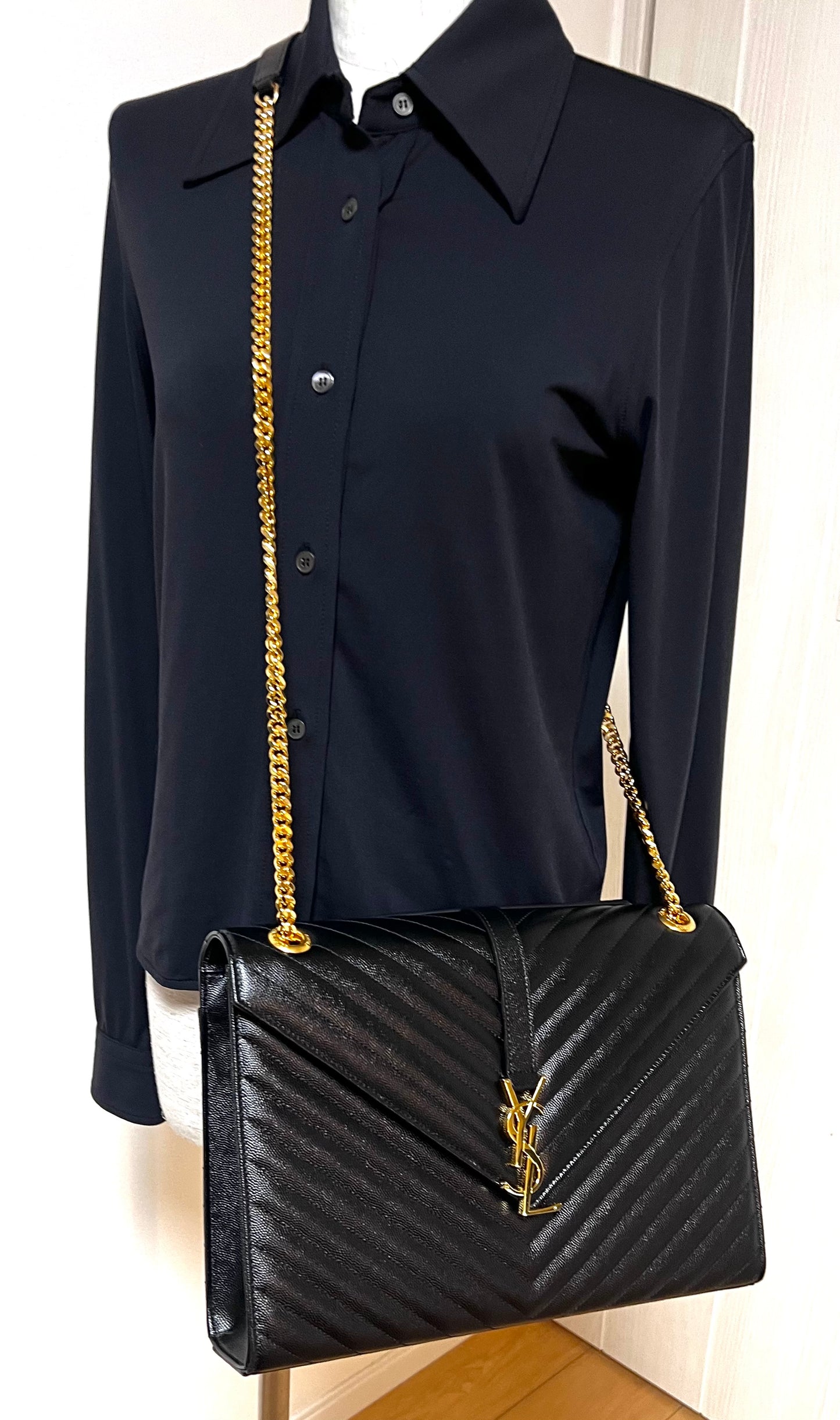 Yves Saint Laurent Chevron Large Envelope Flap Chain Shoulder Bag  (🇵🇭P94,600)