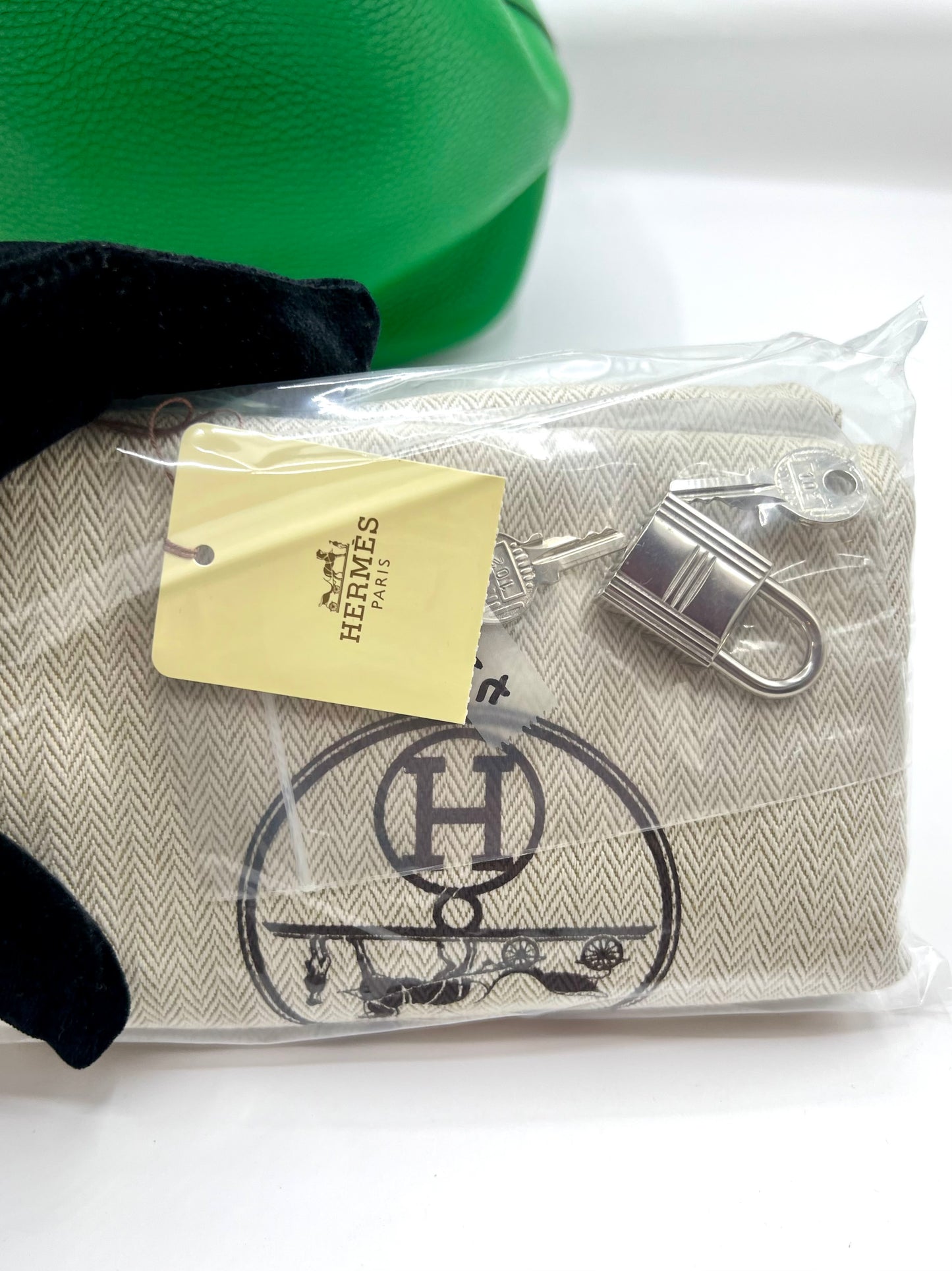 Hermes Picotin size 22 Taurillon Clemence Swift Silver H.W. Square R Stamp              (🇵🇭P167,000)