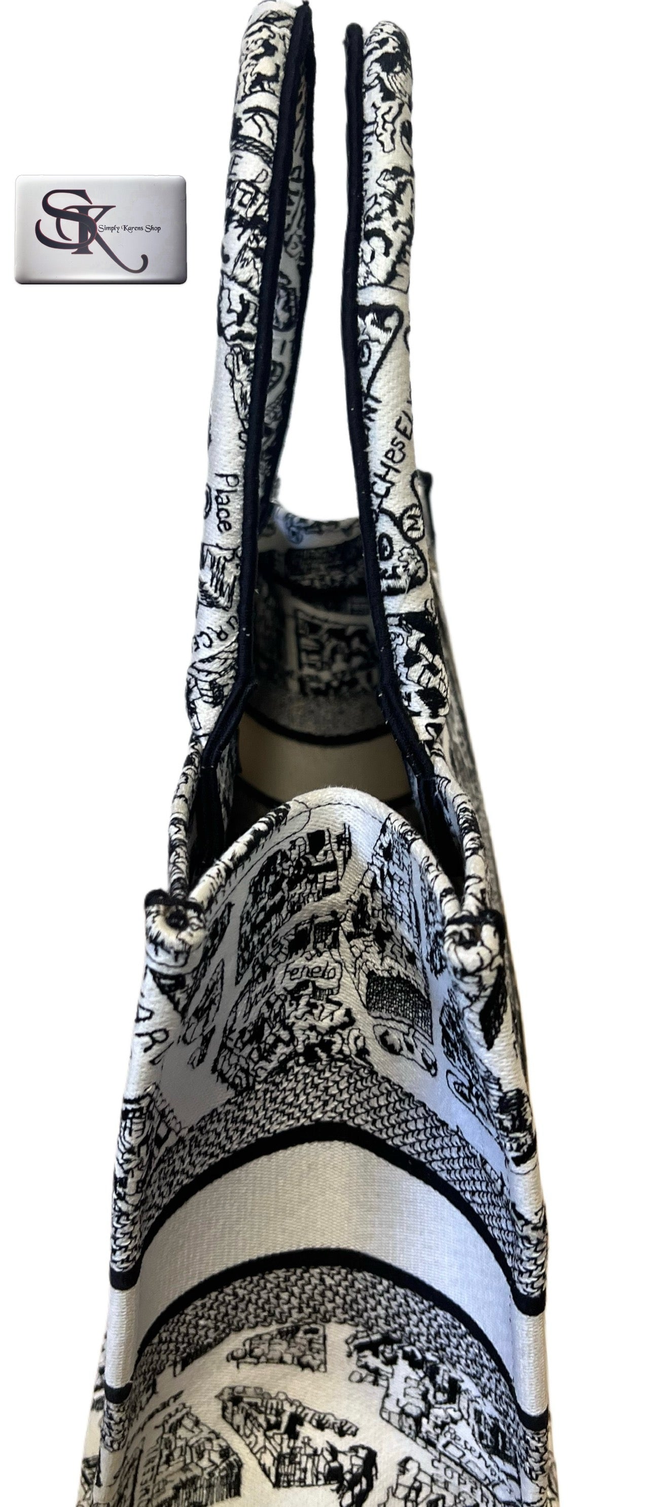 Dior Booktote Mm size            (🇵🇭P111,800)