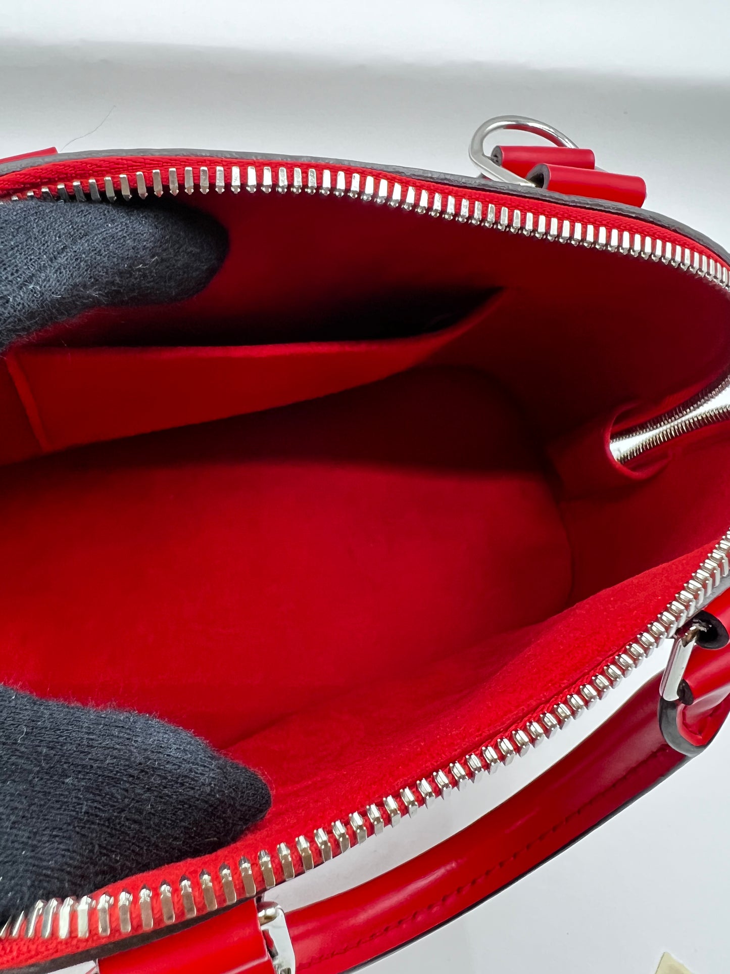 Louis Vuitton Red Epi Leather Alma bb 2 Way Bag                  (🇵🇭P64,500)
