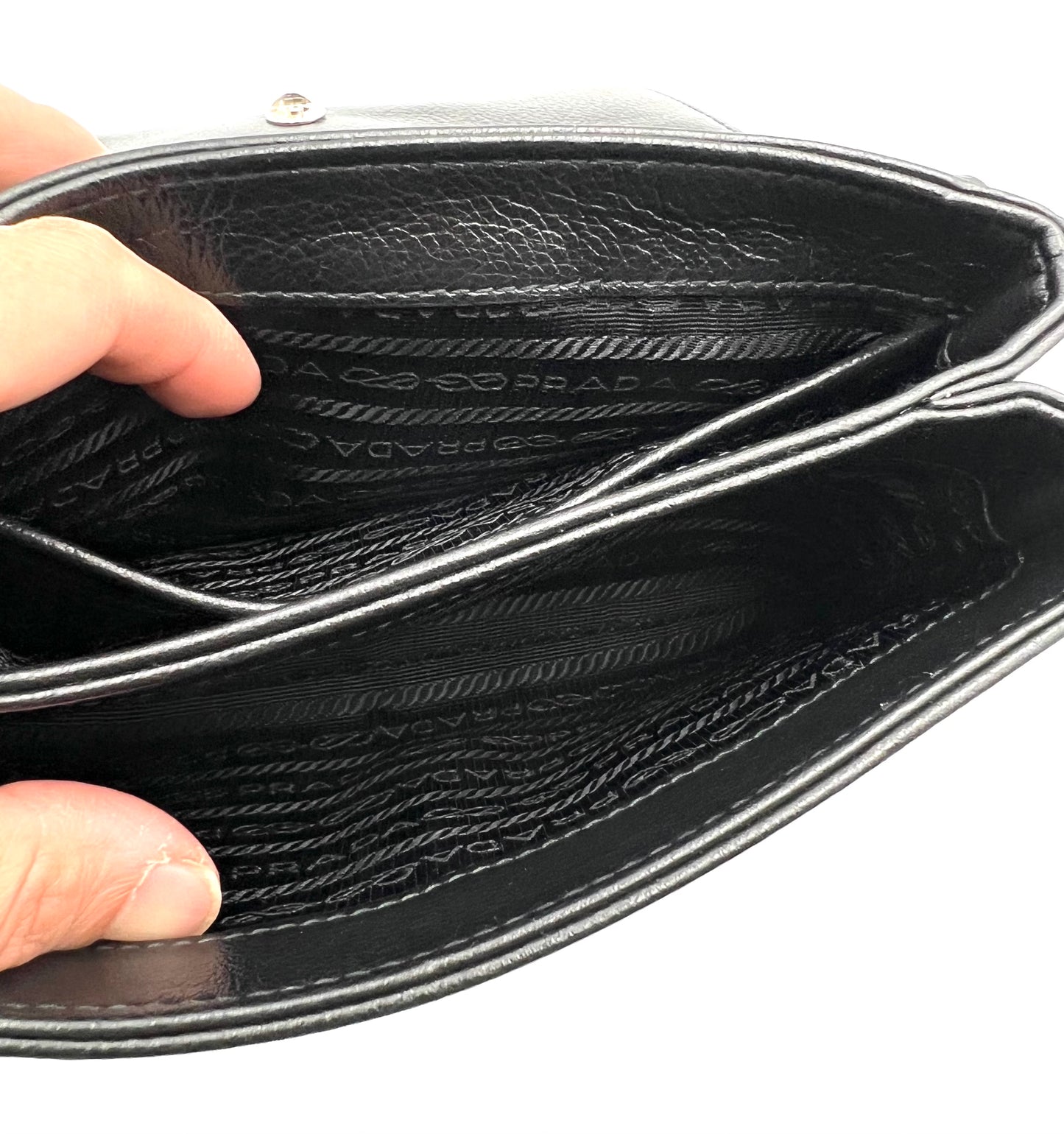 Prada Vitello phenix Flap Black Chain Cross Body Bag             (🇵🇭P59,340)
