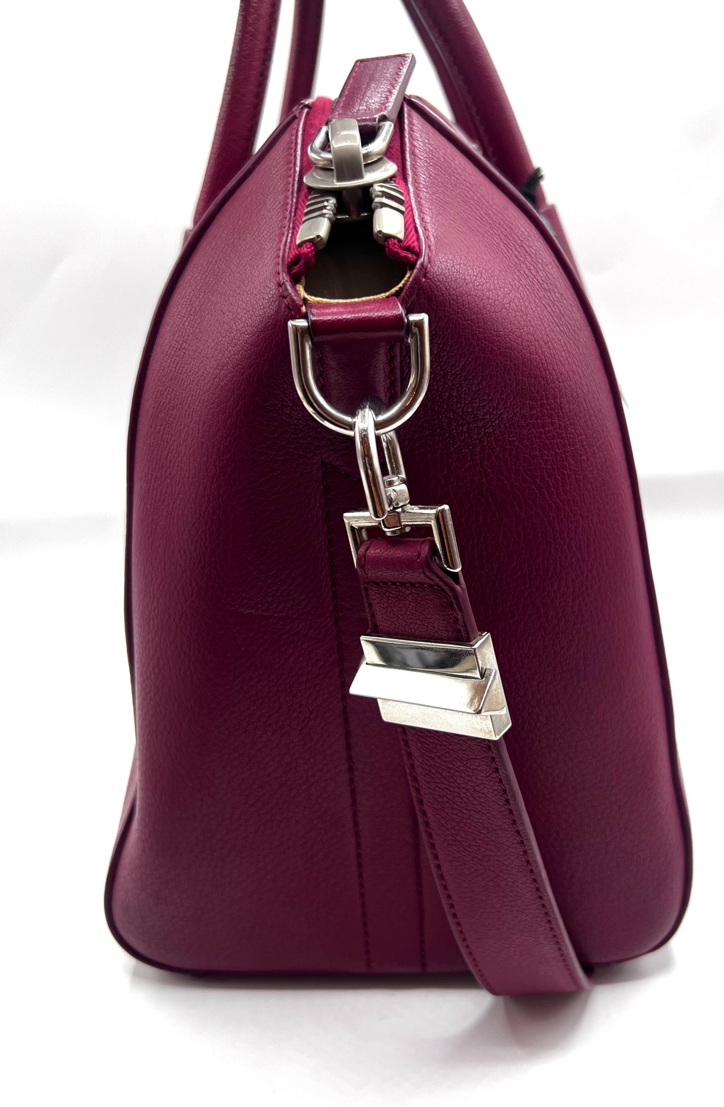 Givenchy Antigona Mm size Goat skin 2 way Bag                (P🇵🇭38,270)