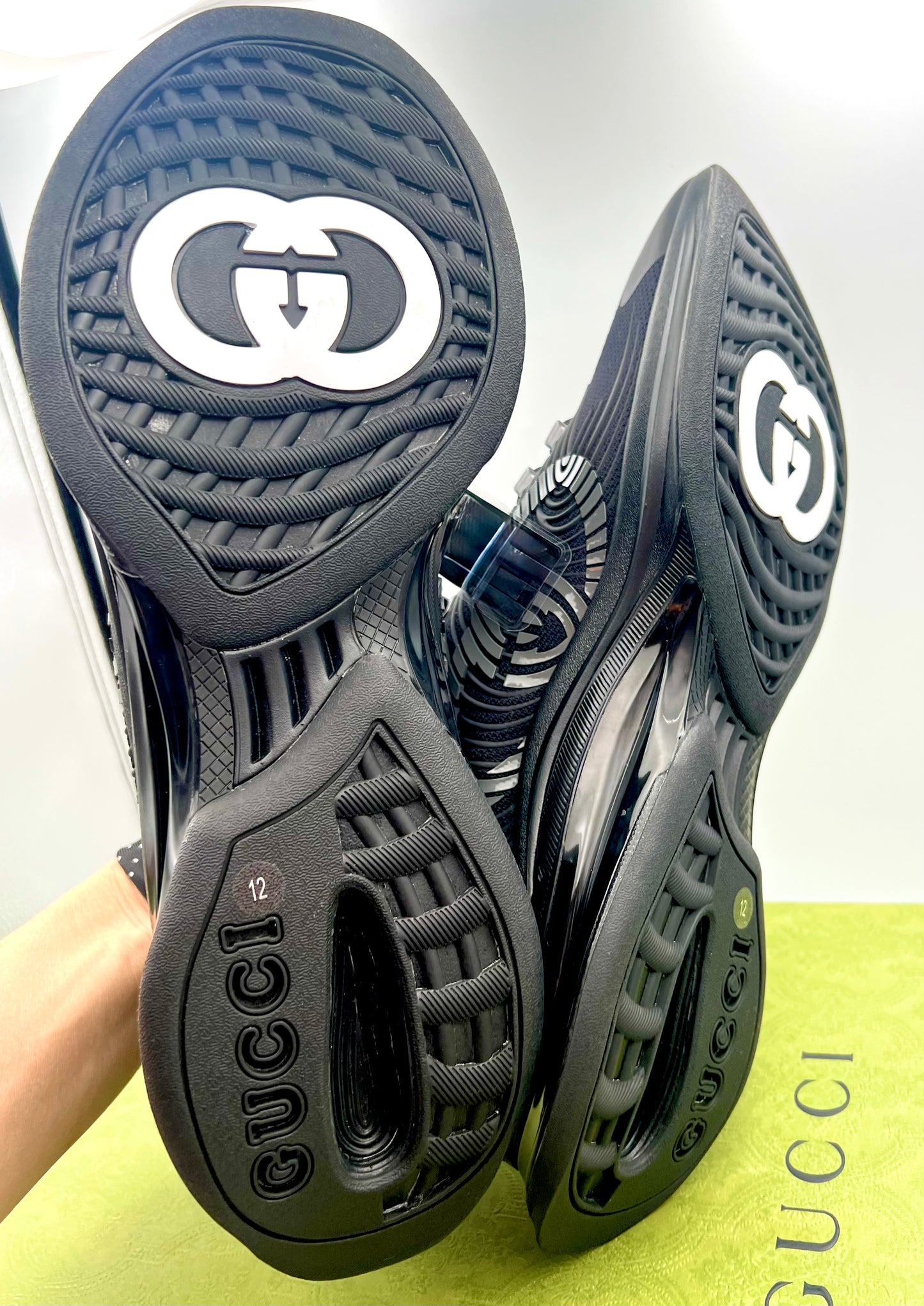 Gucci Black Run  Men`s Sneakers Size12 US Complete (b.n.¥146,000) (🇵🇭P24,949)