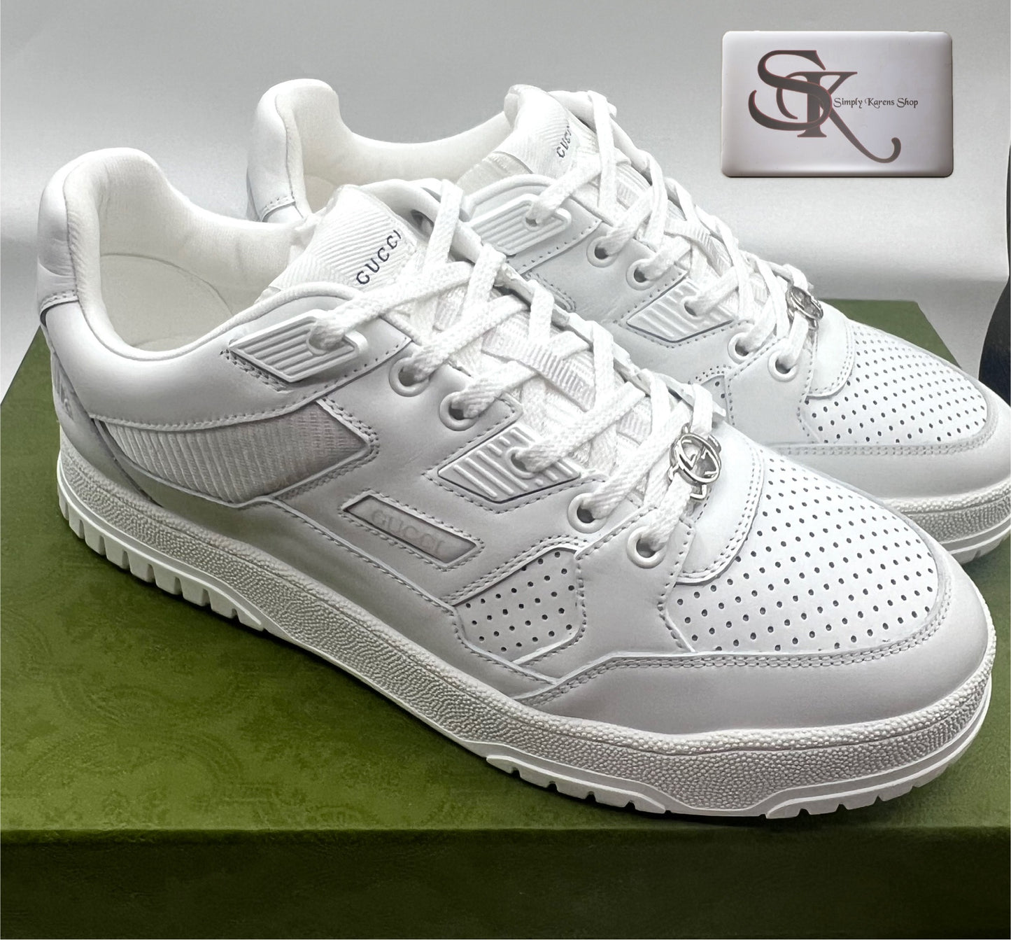 Gucci mens white shoes  6 1/2 or women 25.5 cm                   (🇵🇭P24,940)