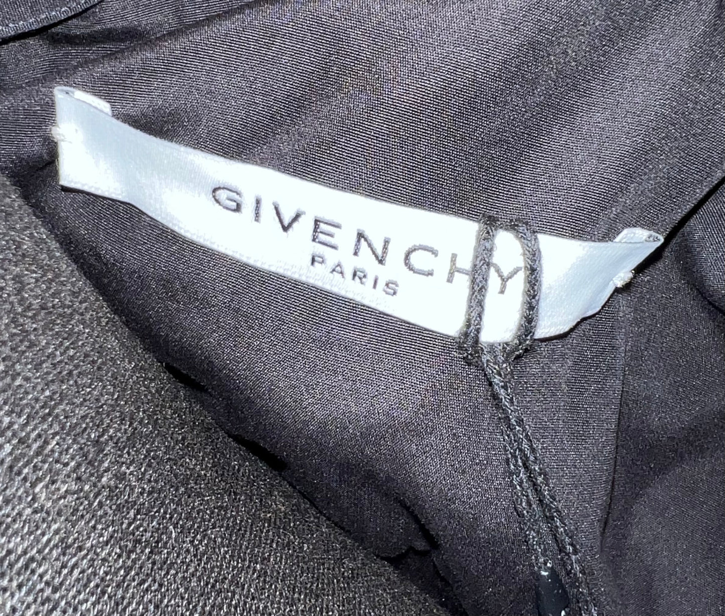 Givenchy Black Button Down Polo M size (🇵🇭P3,440)