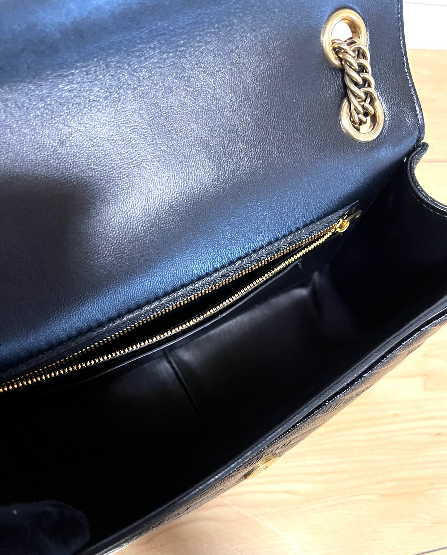 Balenciaga BB Black Leather Chain Shoulder Bag MM size   (🇵🇭P59,340)