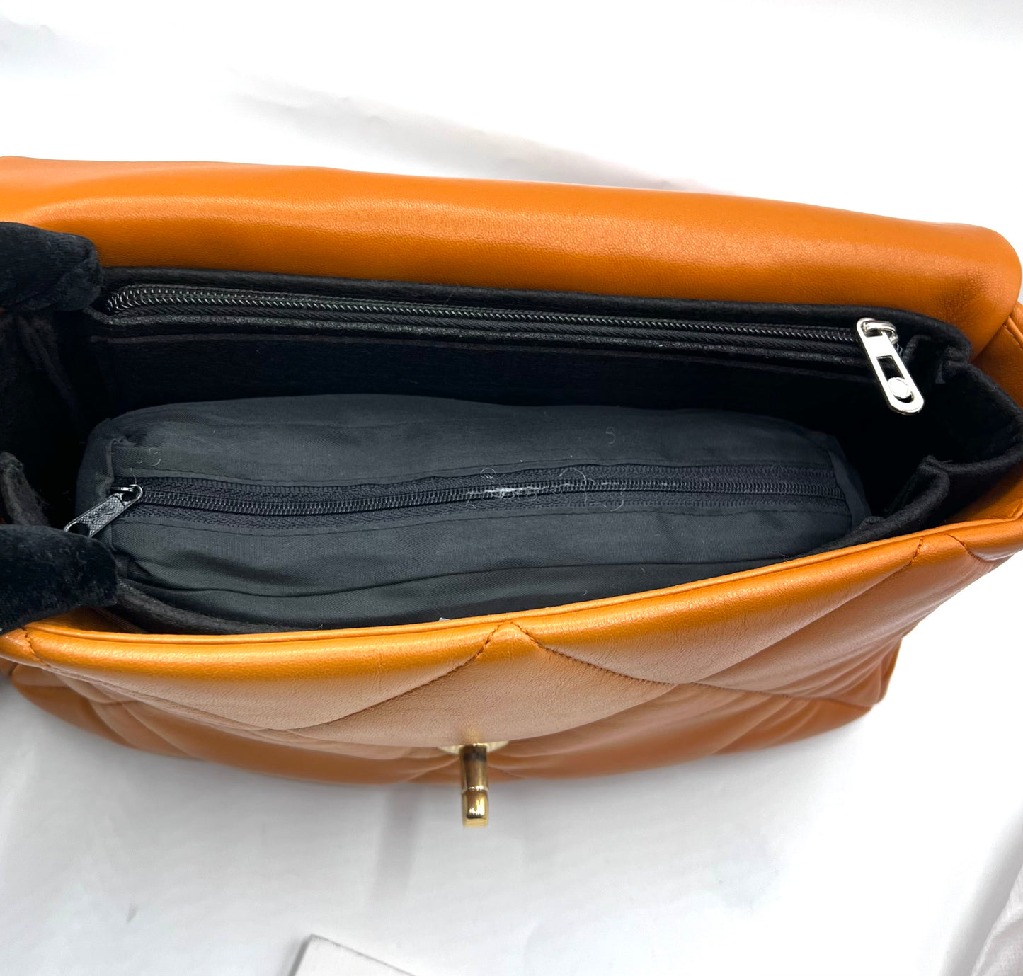 Chanel 19 Lambskin Camel Tone Mm Size IC chip 2 way Crossbody bag (🇵🇭P344,000)