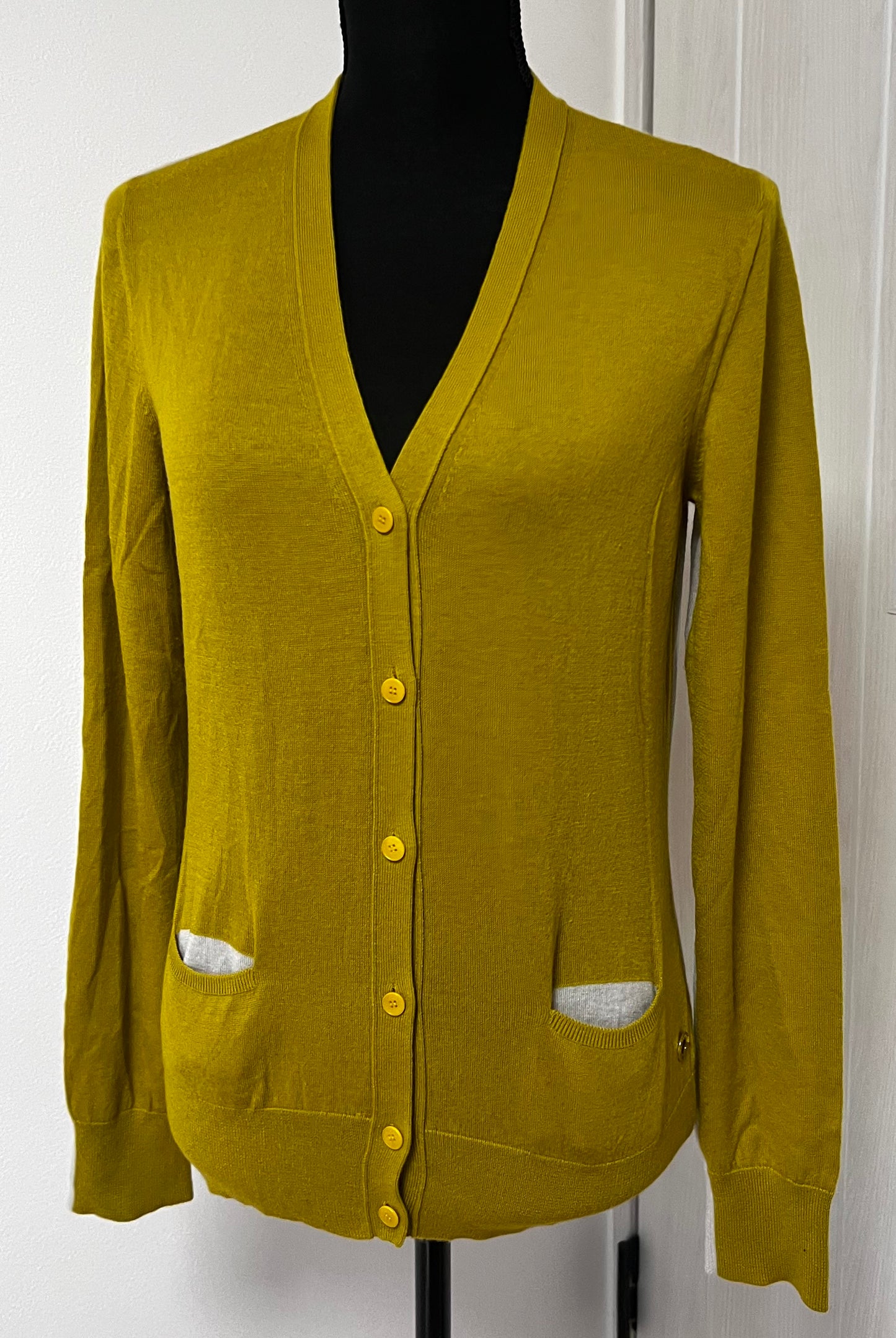 Loro Piana  ladies Cardigan Size 44 /M  (🇵🇭P10,320)