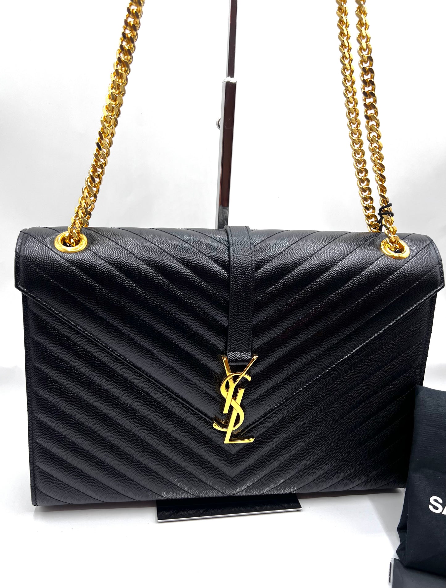 Yves Saint Laurent Chevron Large Envelope Flap Chain Shoulder Bag  (🇵🇭P94,600)