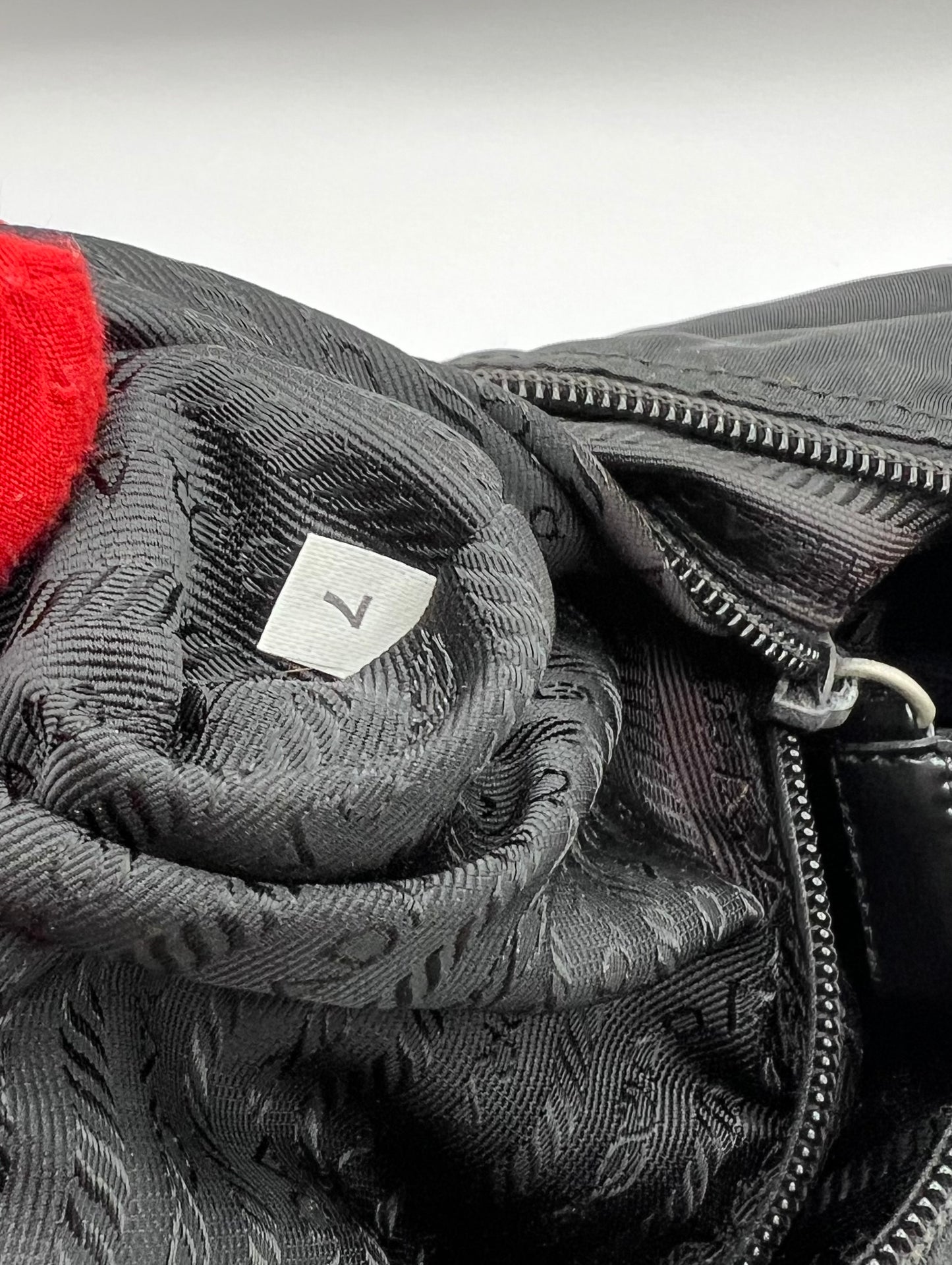 Prada Tessuto Nylon Black Crossbody Bag  (🇵🇭P20,640)