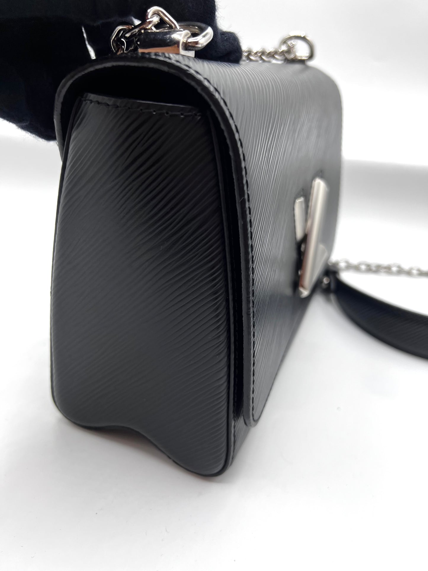 Louis Vuitton Black Epi Twist Flap Chain Shoulder Bag Mm size (🇵🇭P107,500)