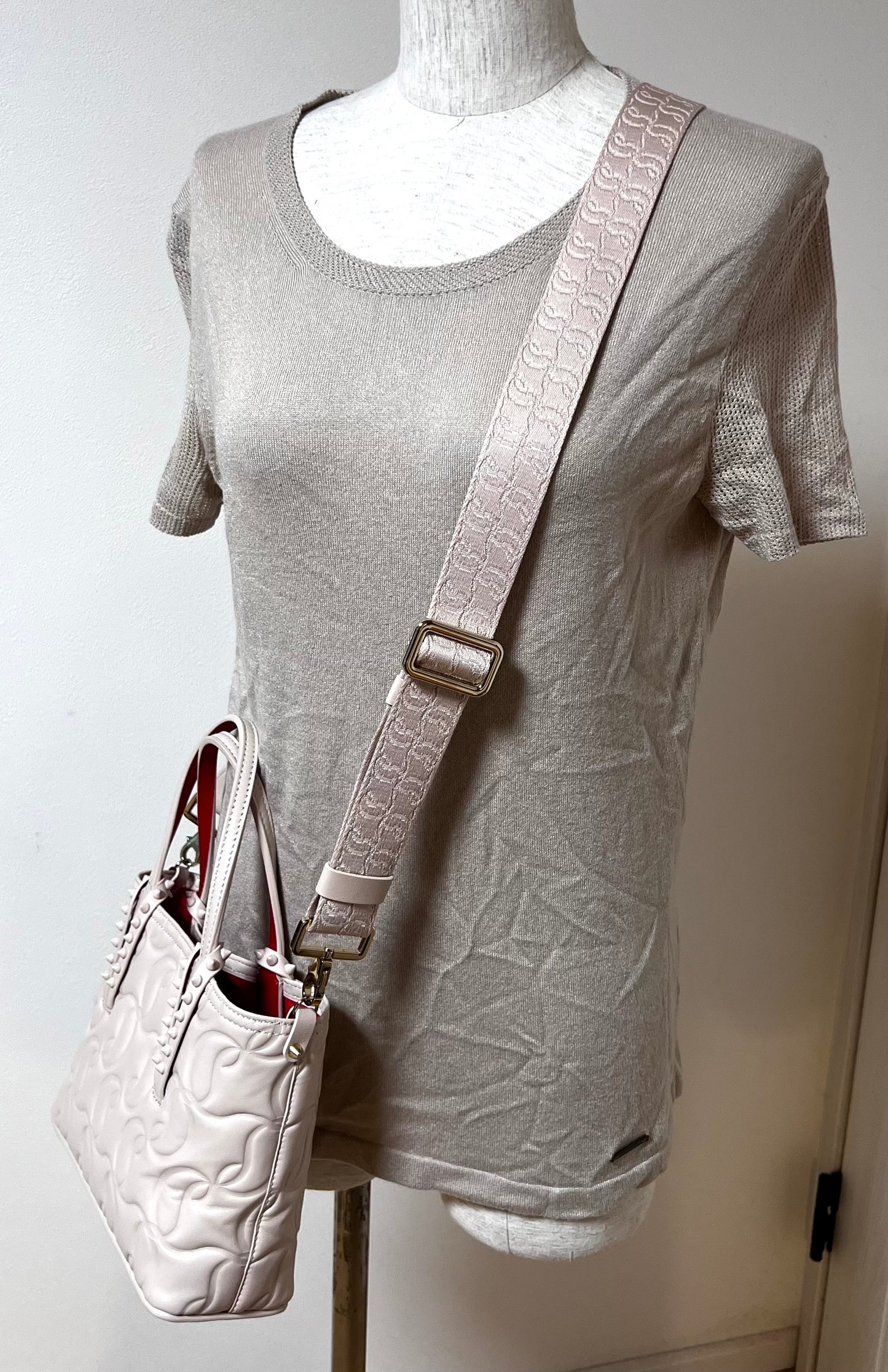 Christian Louboutin Small Cabata Embossed CL Nappa Leather Tote 2 way                 (🇵🇭P67,940)