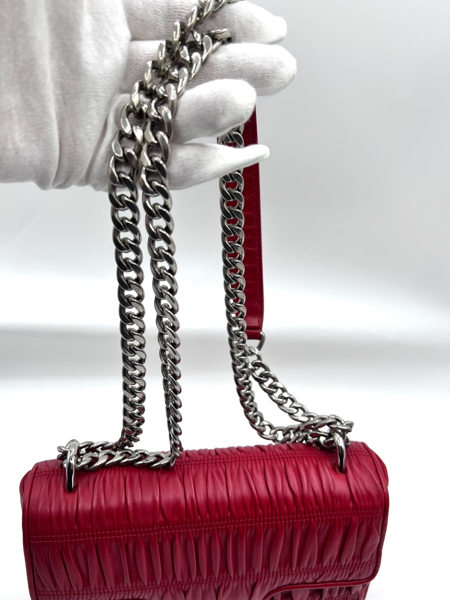 Prada Nappa Gaufre Red Flap Chain Bag  (🇵🇭P51,600)