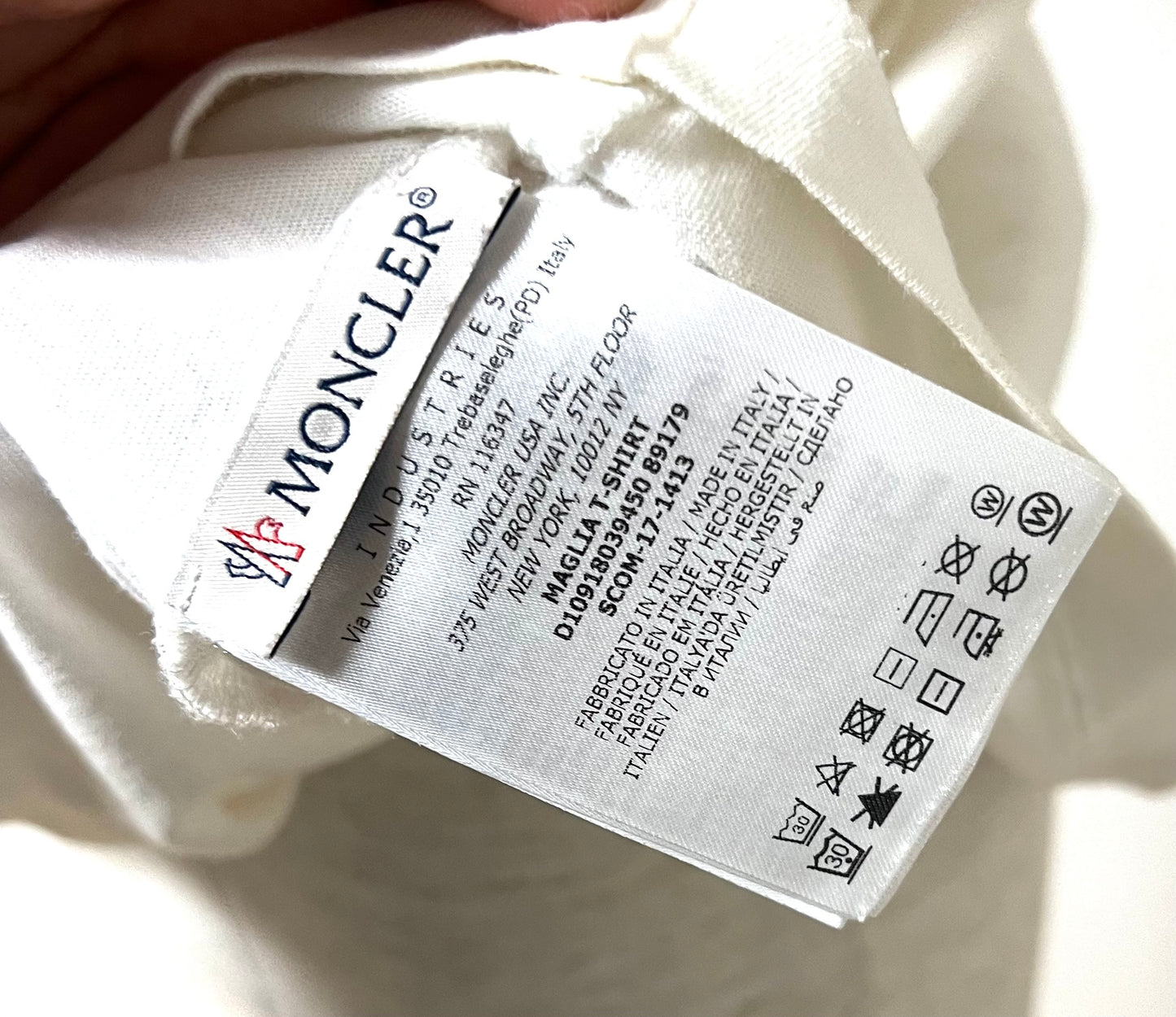Moncler White Tshirt XL size (🇵🇭P8,170)