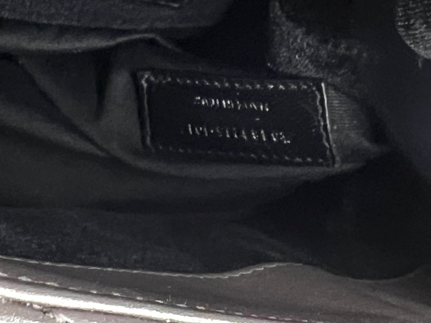 Yves Saint Laurent Lou Pouch Document Bag In Gray            (🇵🇭P34,400)