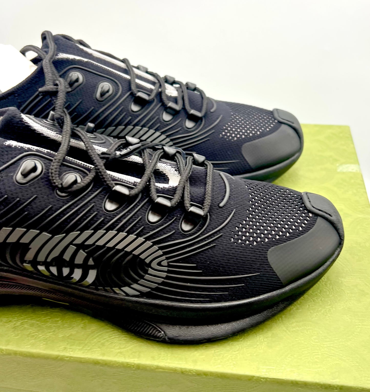 Gucci Black Run  Men`s Sneakers Size12 US Complete (b.n.¥146,000) (🇵🇭P24,949)